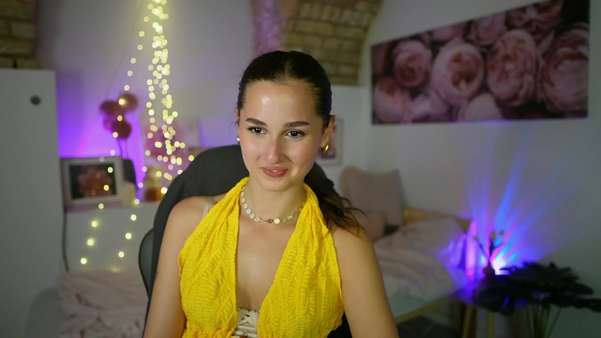 Gallery image thumbnail from Anita_Grey_'s myfreecams stream on, 08/27/2025, 19:34 image 3 of 20