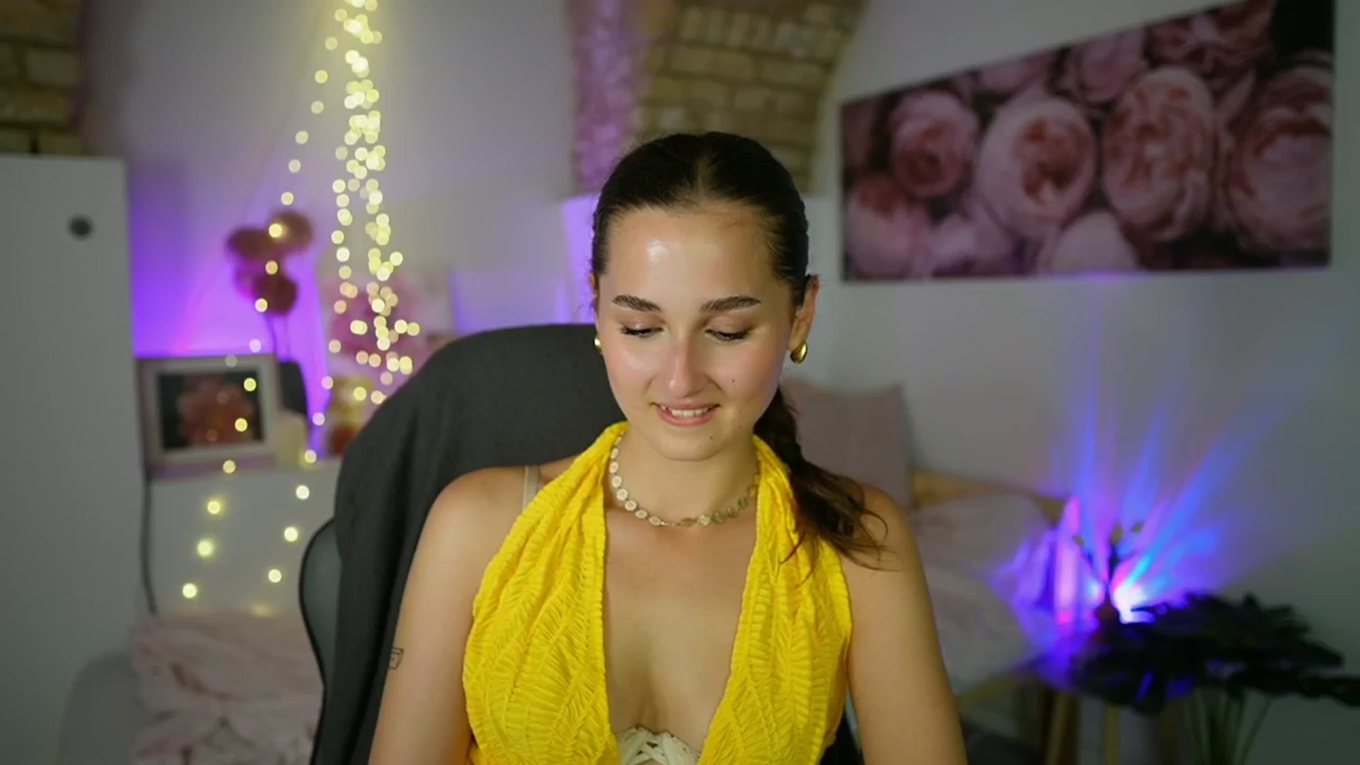 Gallery image thumbnail from Anita_Grey_'s myfreecams stream on, 08/27/2025, 19:34 image 12 of 20