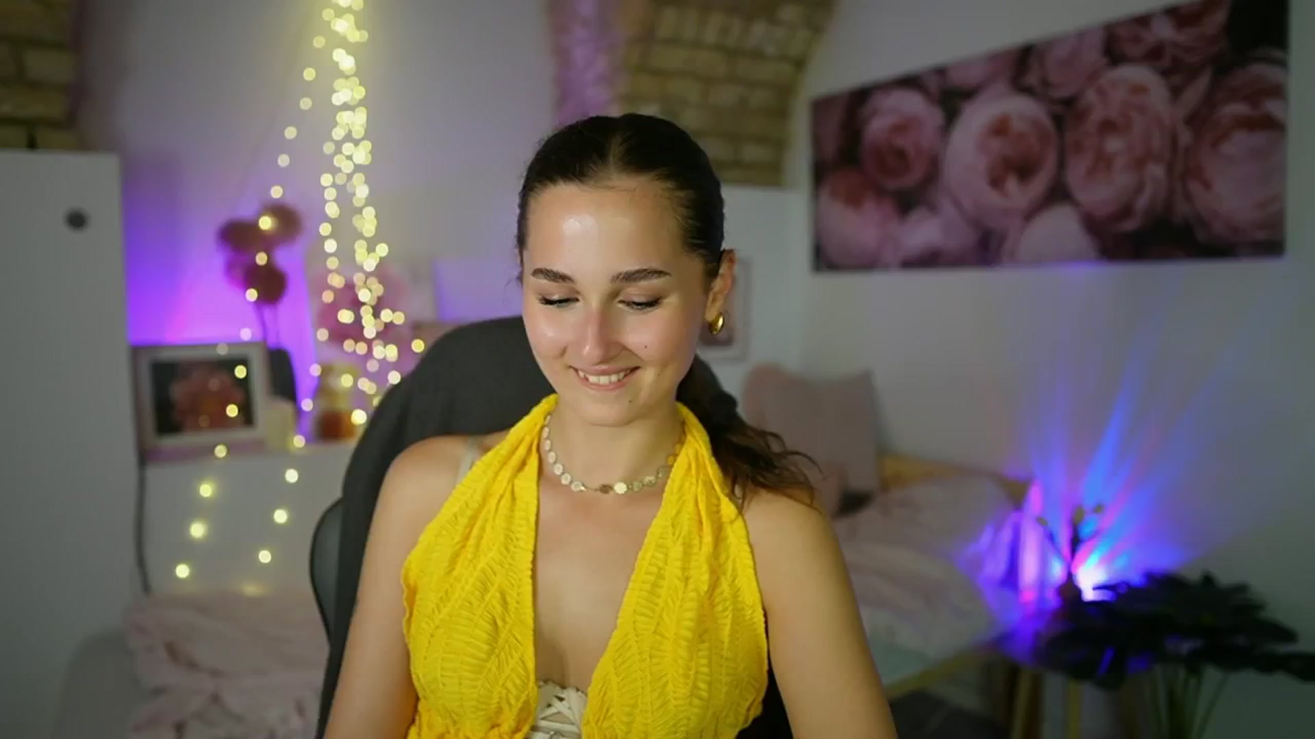 Gallery image thumbnail from Anita_Grey_'s myfreecams stream on, 08/27/2025, 19:34 image 4 of 20