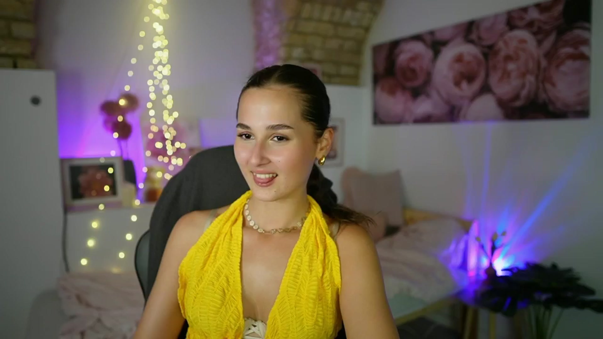 Gallery image thumbnail from Anita_Grey_'s myfreecams stream on, 08/27/2025, 19:34 image 7 of 20