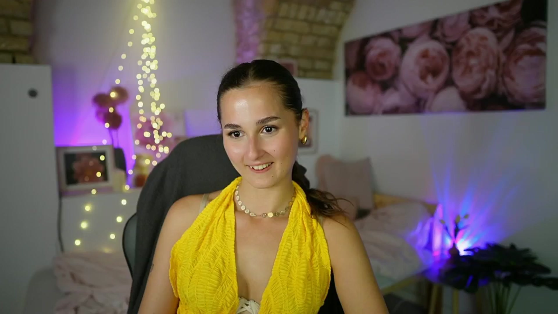 Gallery image thumbnail from Anita_Grey_'s myfreecams stream on, 08/27/2025, 19:34 image 6 of 20