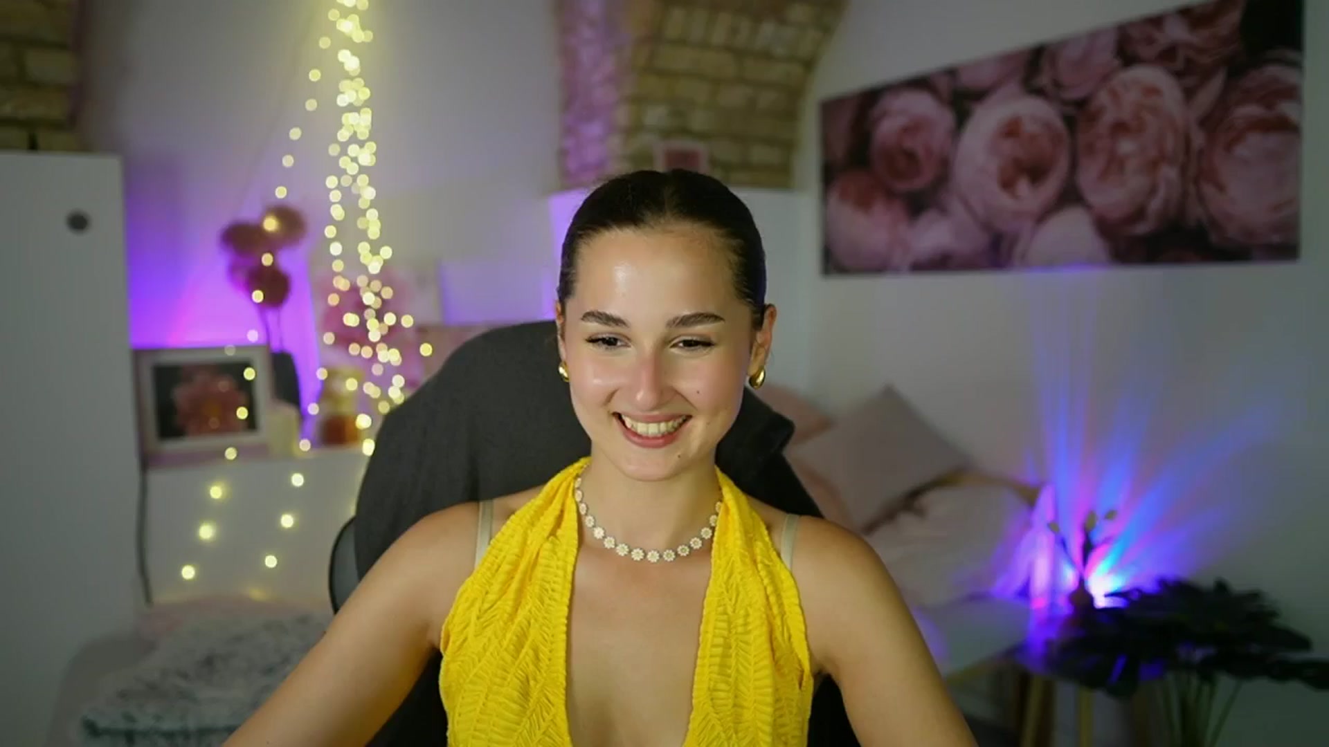Gallery image thumbnail from Anita_Grey_'s myfreecams stream on, 08/27/2025, 20:44 image 4 of 20