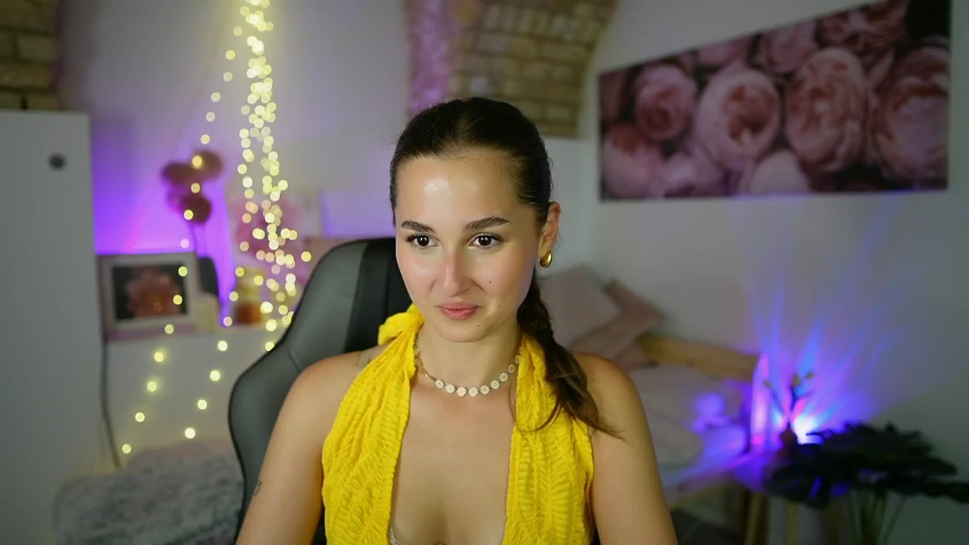 Gallery image thumbnail from Anita_Grey_'s myfreecams stream on, 08/27/2025, 23:27 image 2 of 20