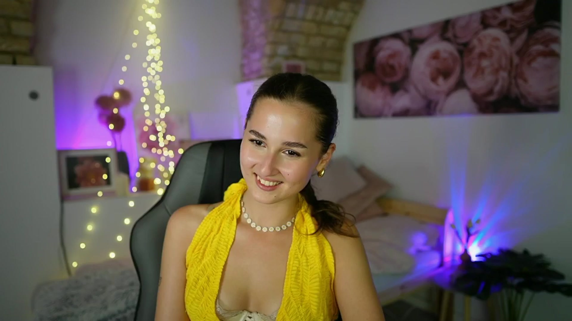 Gallery image thumbnail from Anita_Grey_'s myfreecams stream on, 08/27/2025, 23:27 image 15 of 20
