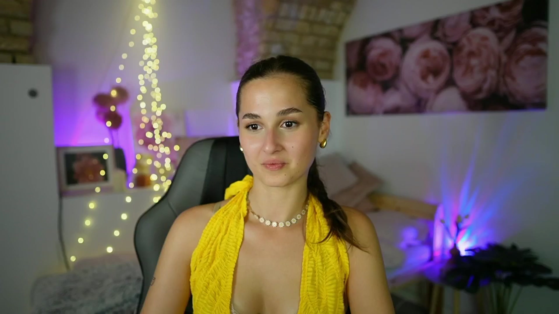 Gallery image thumbnail from Anita_Grey_'s myfreecams stream on, 08/27/2025, 23:27 image 4 of 20