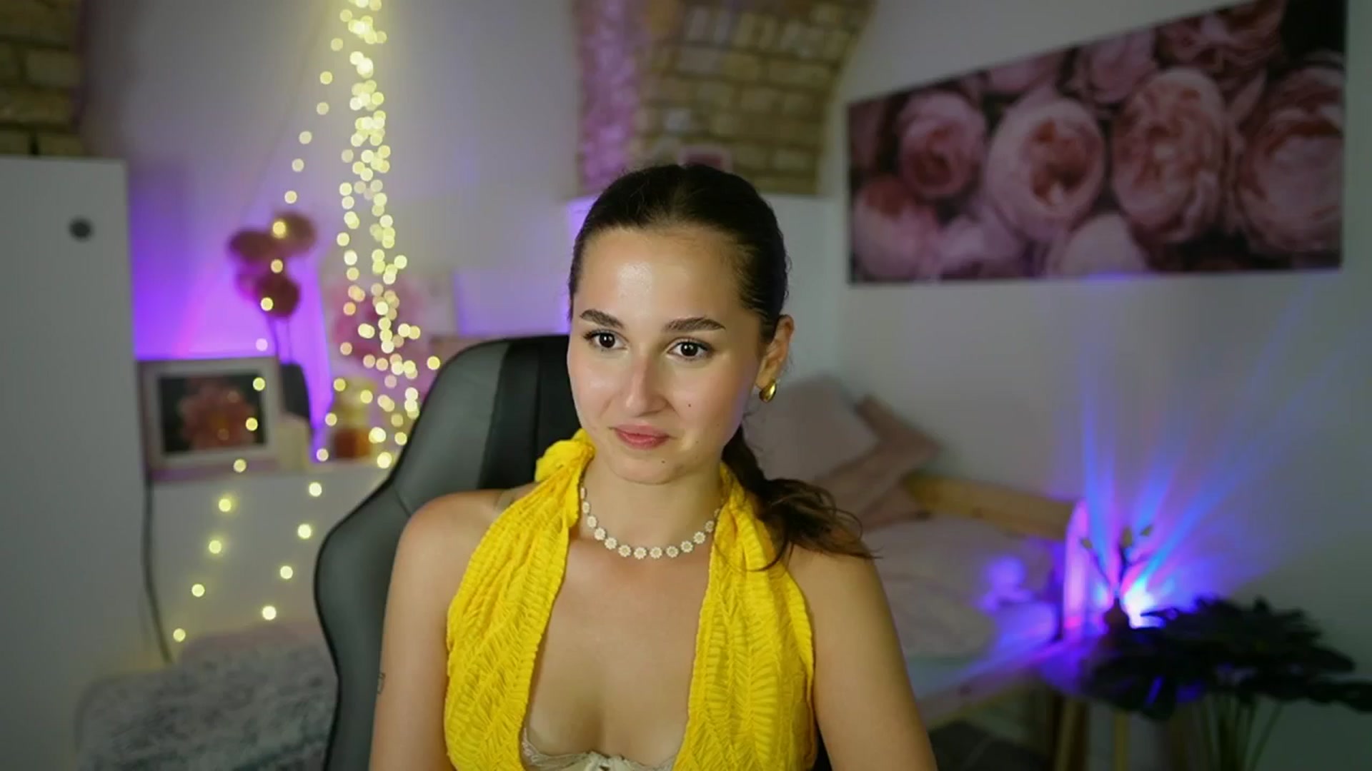 Gallery image thumbnail from Anita_Grey_'s myfreecams stream on, 08/27/2025, 23:27 image 14 of 20