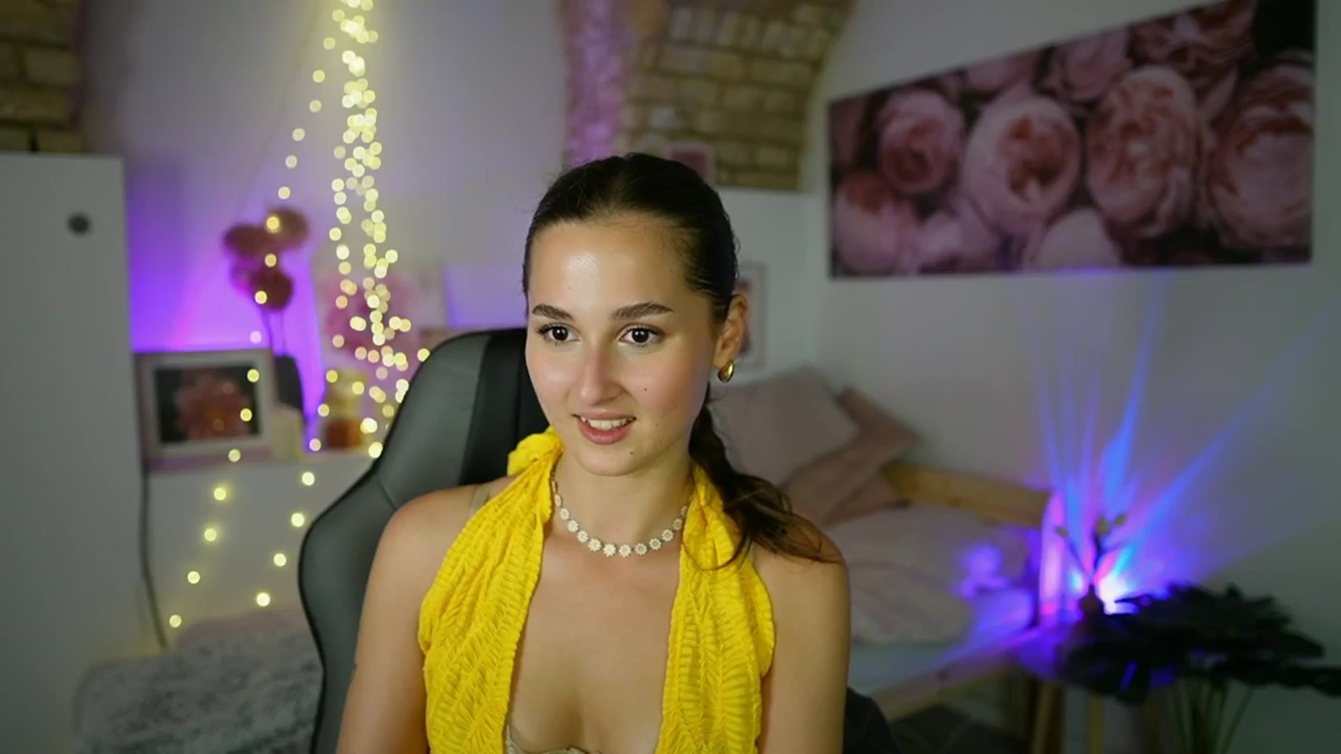 Gallery image thumbnail from Anita_Grey_'s myfreecams stream on, 08/27/2025, 23:27 image 11 of 20