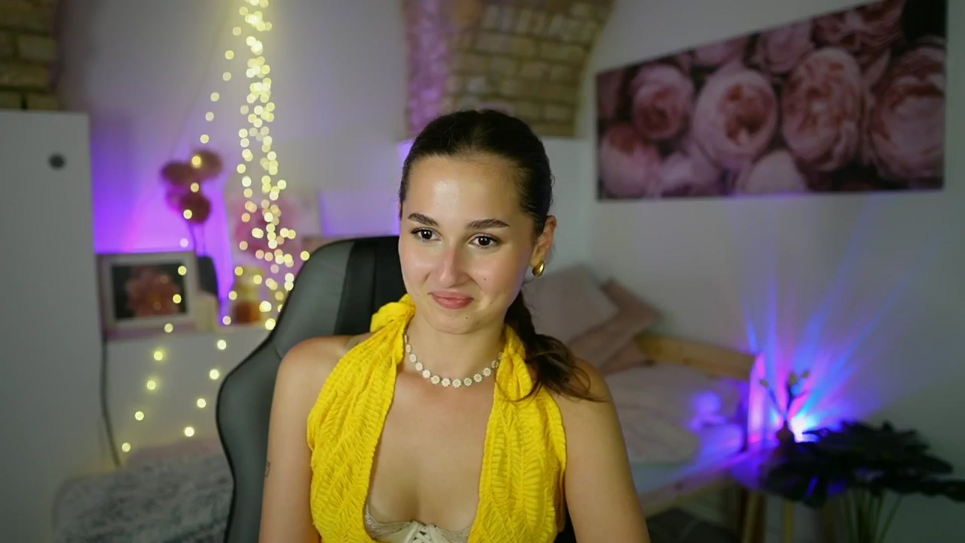 Gallery image thumbnail from Anita_Grey_'s myfreecams stream on, 08/27/2025, 23:27 image 9 of 20