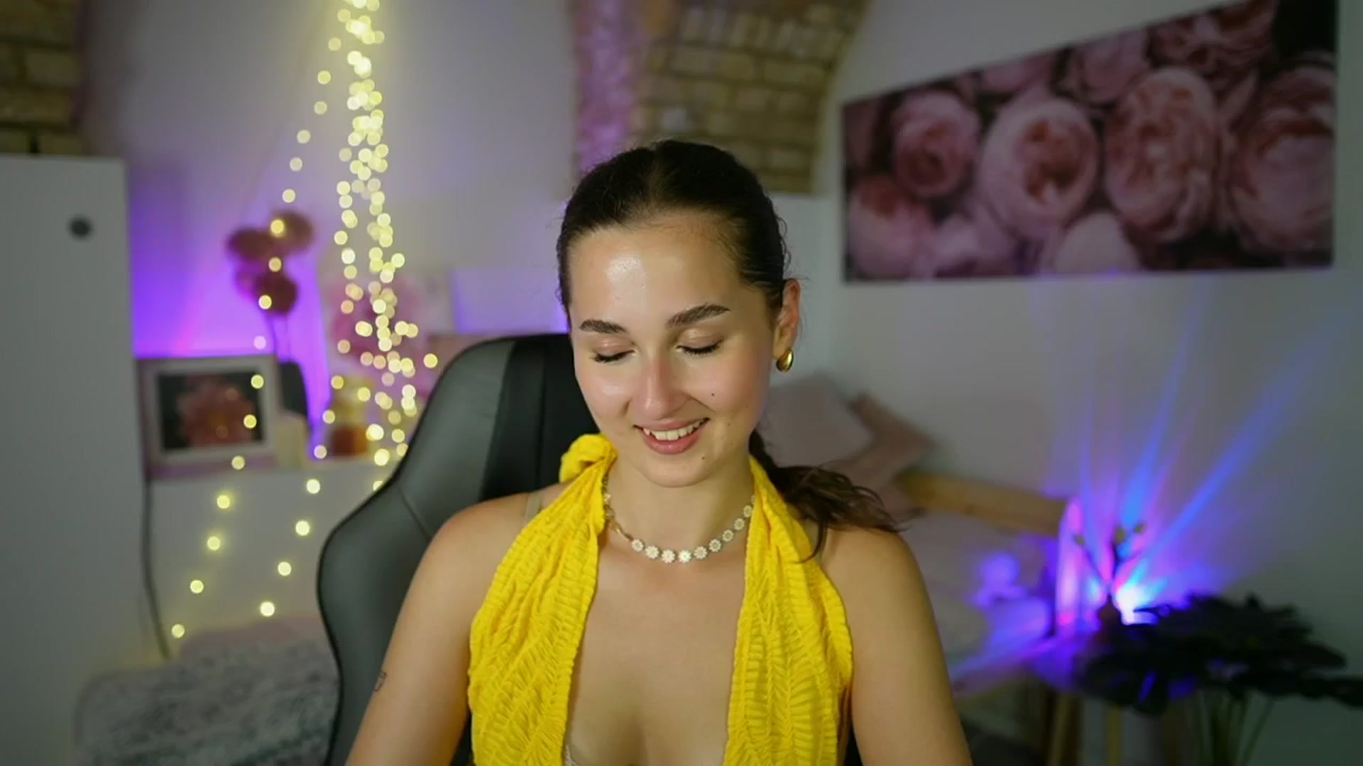 Gallery image thumbnail from Anita_Grey_'s myfreecams stream on, 08/27/2025, 23:27 image 1 of 20