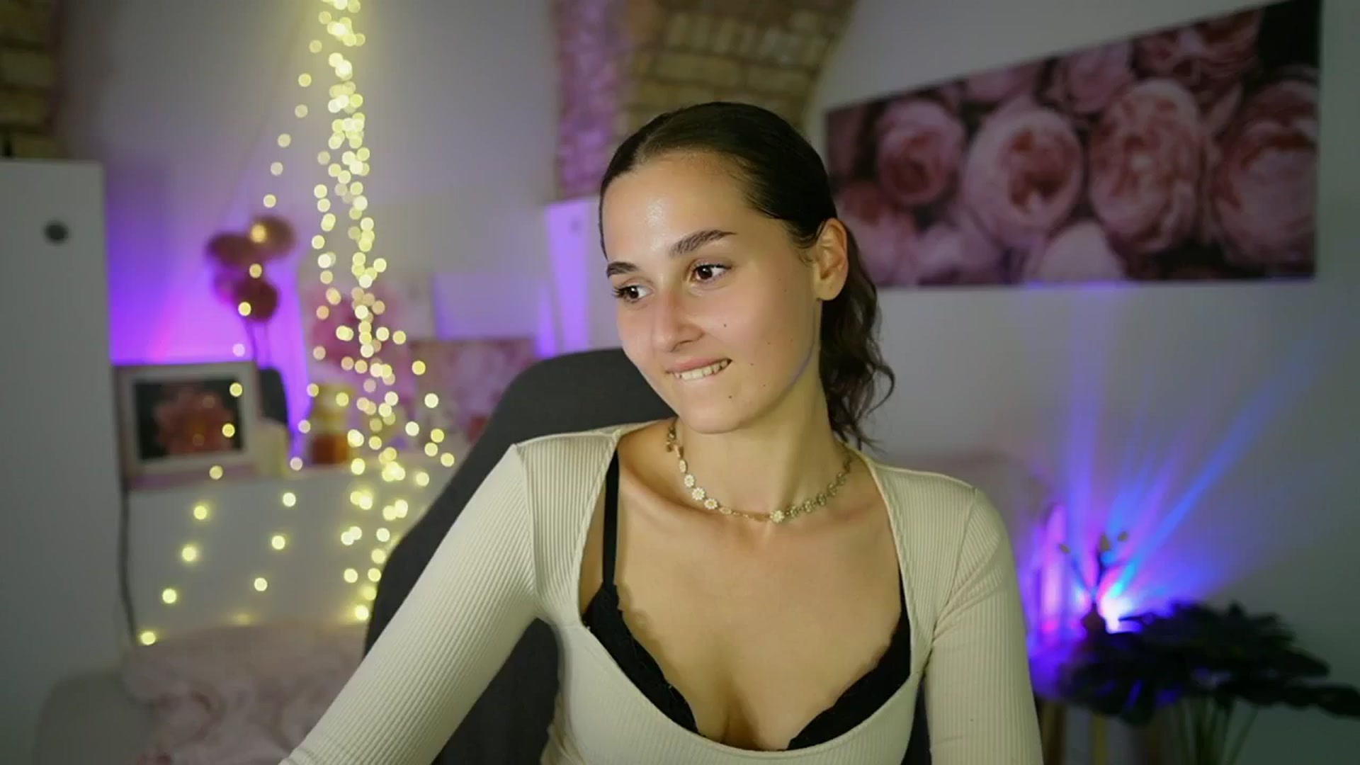 Gallery image thumbnail from Anita_Grey_'s myfreecams stream on, 08/30/2025, 19:45 image 8 of 20