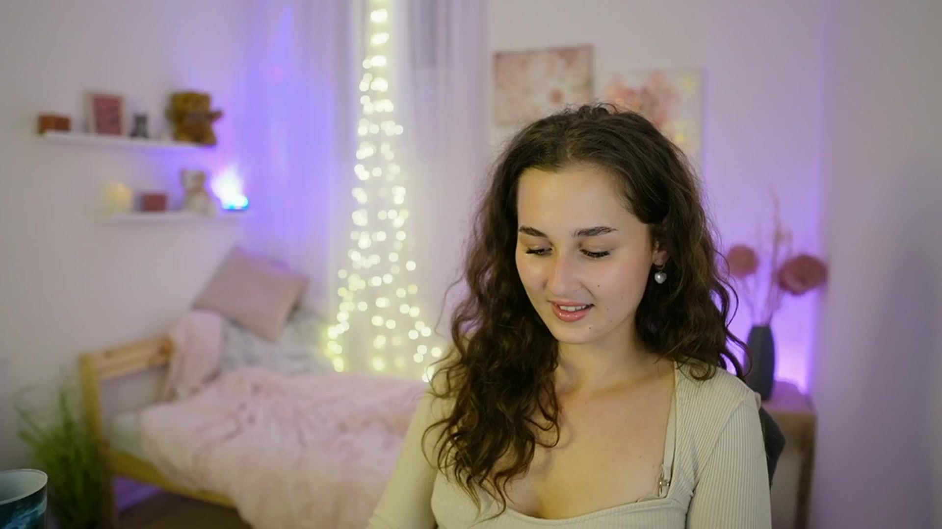 Gallery image thumbnail from Anita_Grey_'s myfreecams stream on, 09/12/2025, 21:32 image 13 of 20
