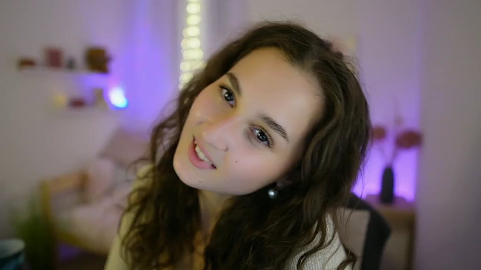 Gallery image thumbnail from Anita_Grey_'s myfreecams stream on, 09/12/2025, 21:32 image 12 of 20