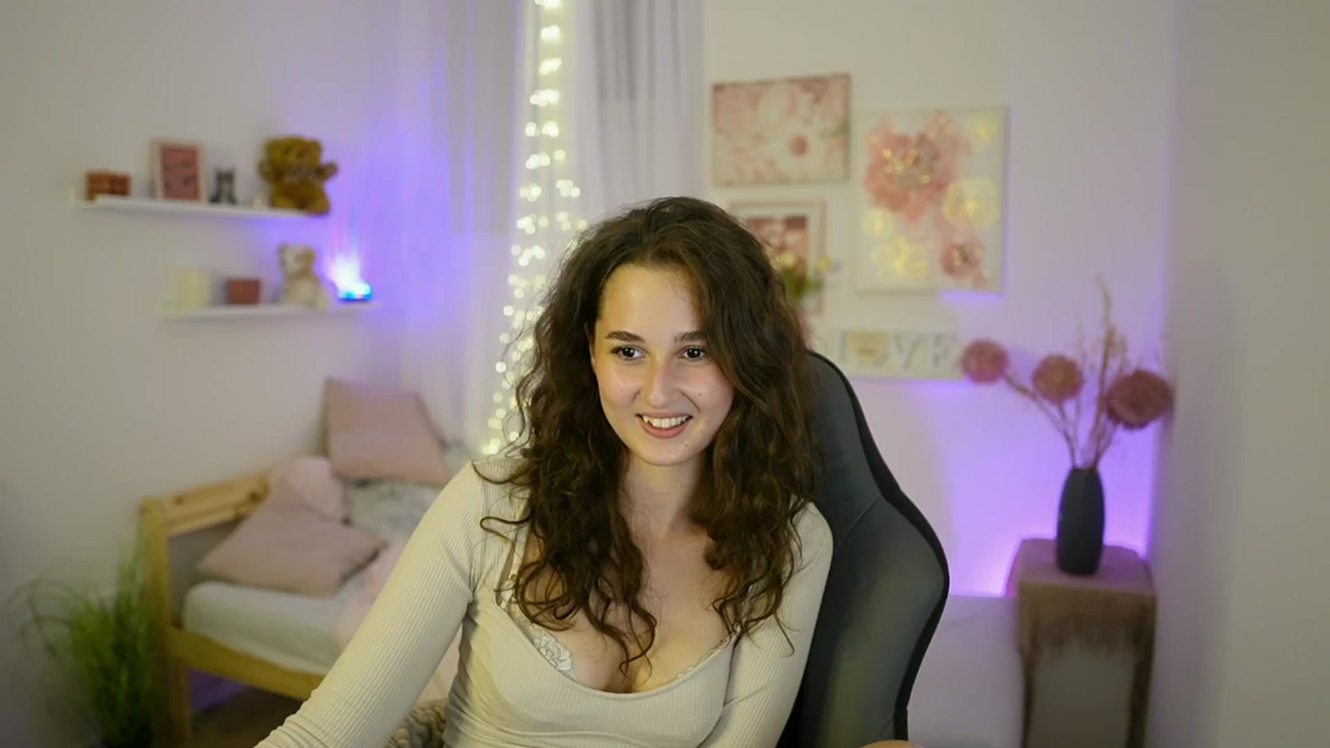 Gallery image thumbnail from Anita_Grey_'s myfreecams stream on, 09/14/2025, 22:39 image 6 of 20