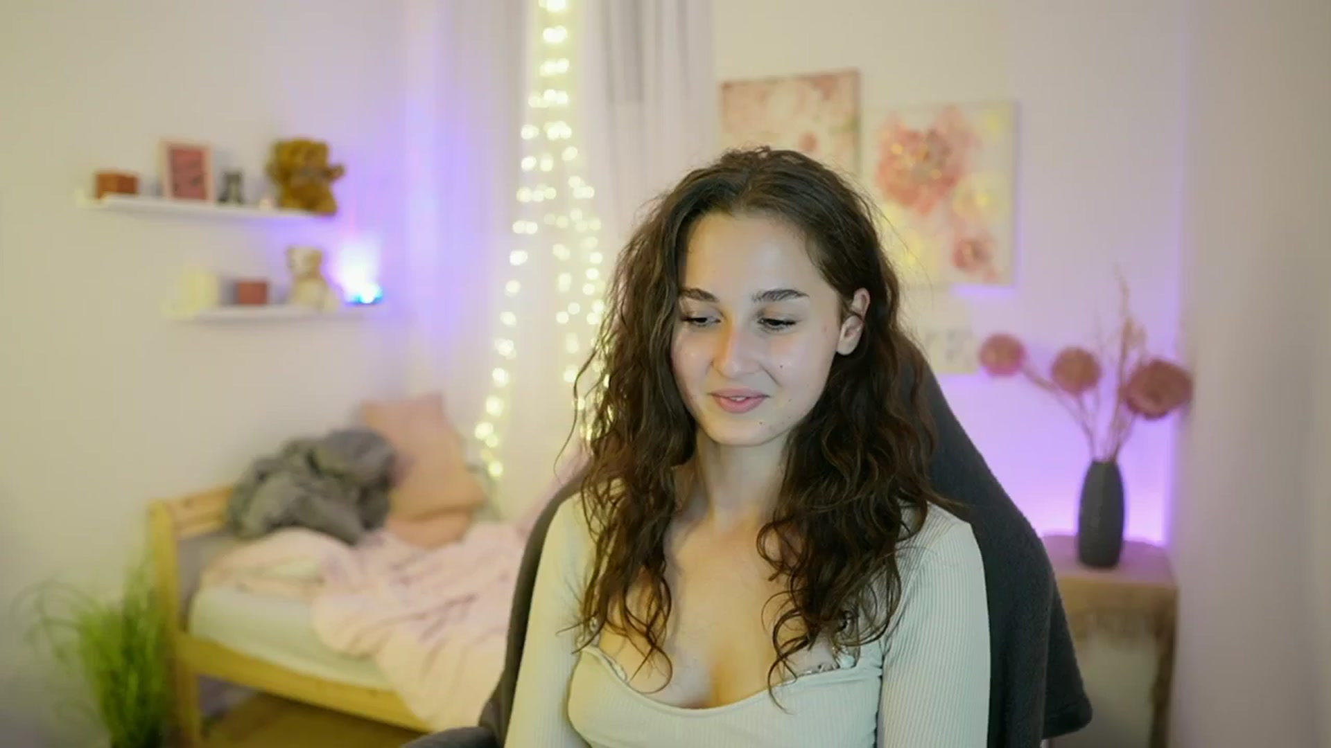 Gallery image thumbnail from Anita_Grey_'s myfreecams stream on, 09/16/2025, 22:05 image 14 of 20