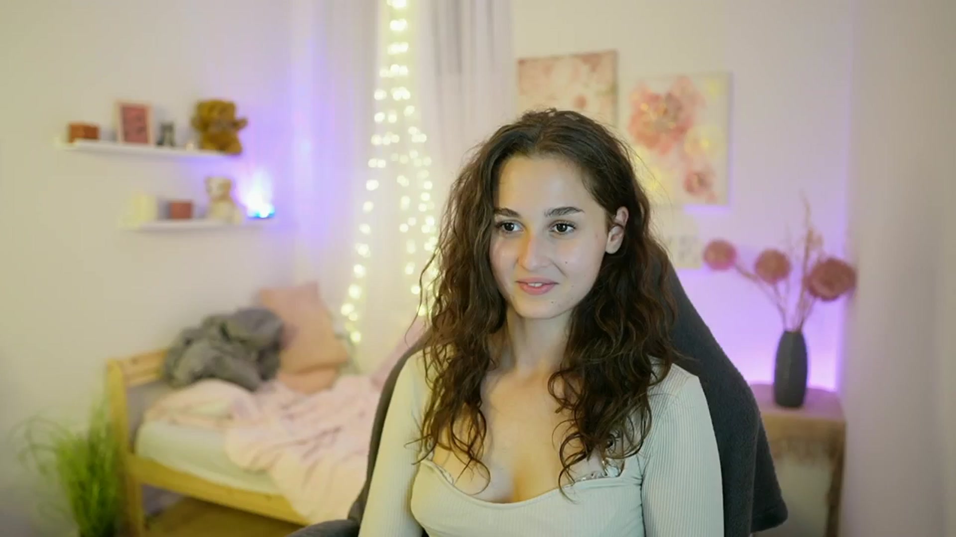 Gallery image thumbnail from Anita_Grey_'s myfreecams stream on, 09/16/2025, 22:05 image 15 of 20
