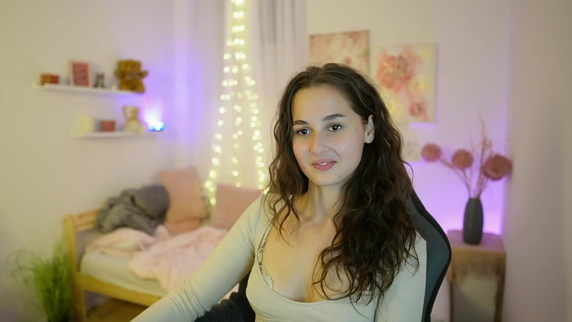Gallery image thumbnail from Anita_Grey_'s myfreecams stream on, 09/16/2025, 23:47 image 15 of 20