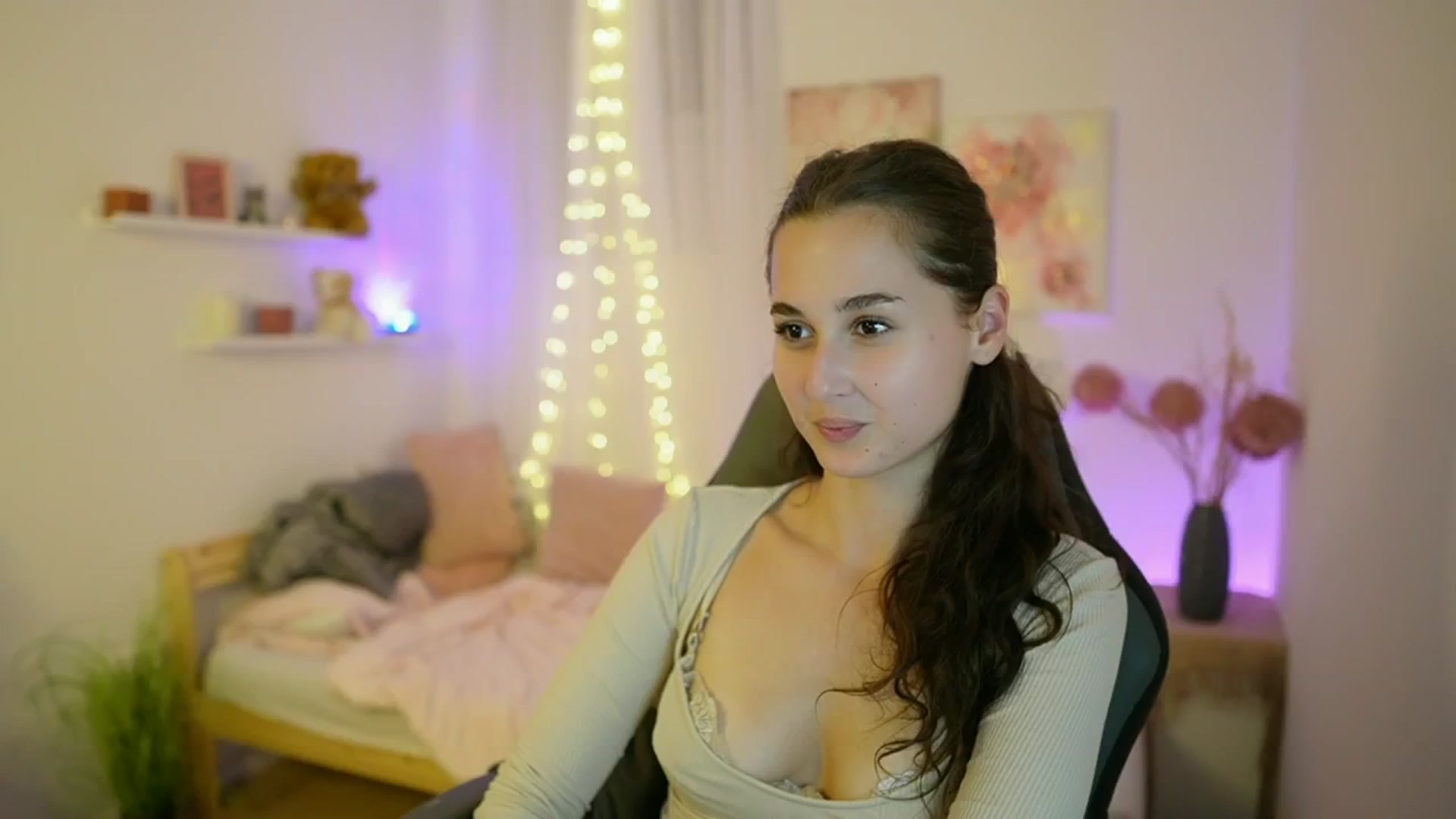 Gallery image thumbnail from Anita_Grey_'s myfreecams stream on, 09/16/2025, 23:47 image 13 of 20