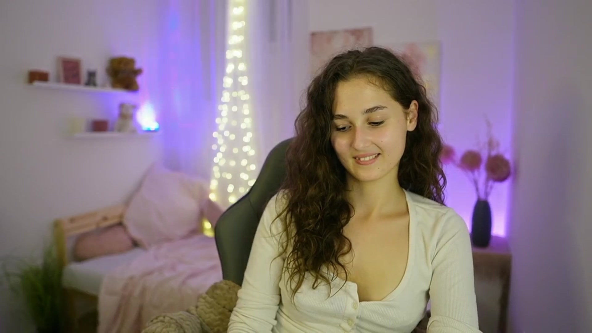 Gallery image thumbnail from Anita_Grey_'s myfreecams stream on, 09/25/2025, 23:07 image 6 of 20