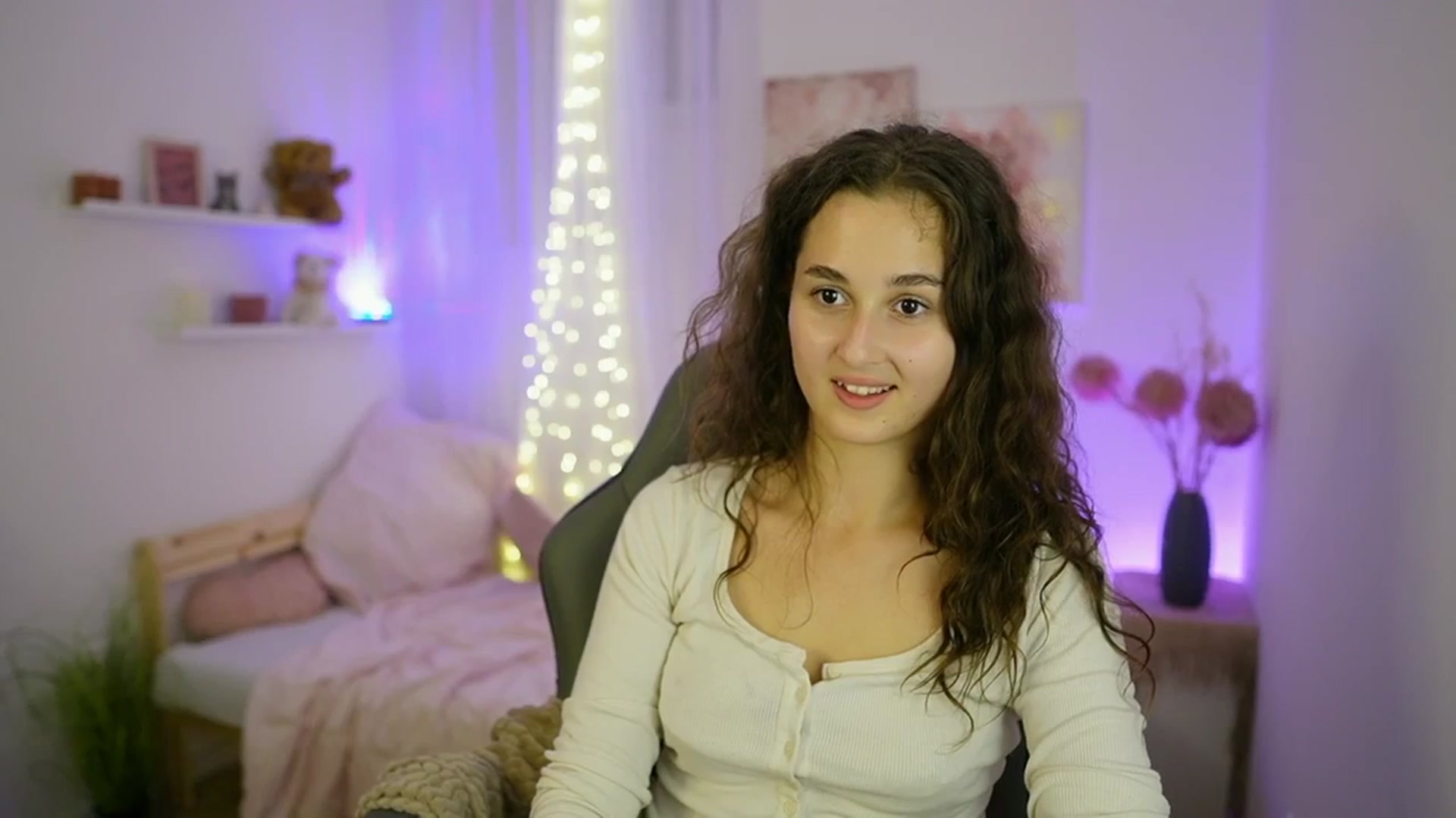 Gallery image thumbnail from Anita_Grey_'s myfreecams stream on, 09/25/2025, 23:07 image 15 of 20