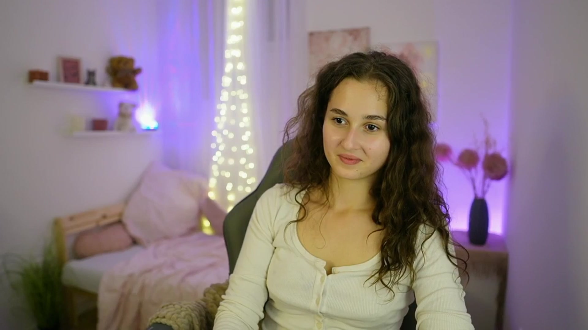 Gallery image thumbnail from Anita_Grey_'s myfreecams stream on, 09/25/2025, 23:07 image 16 of 20