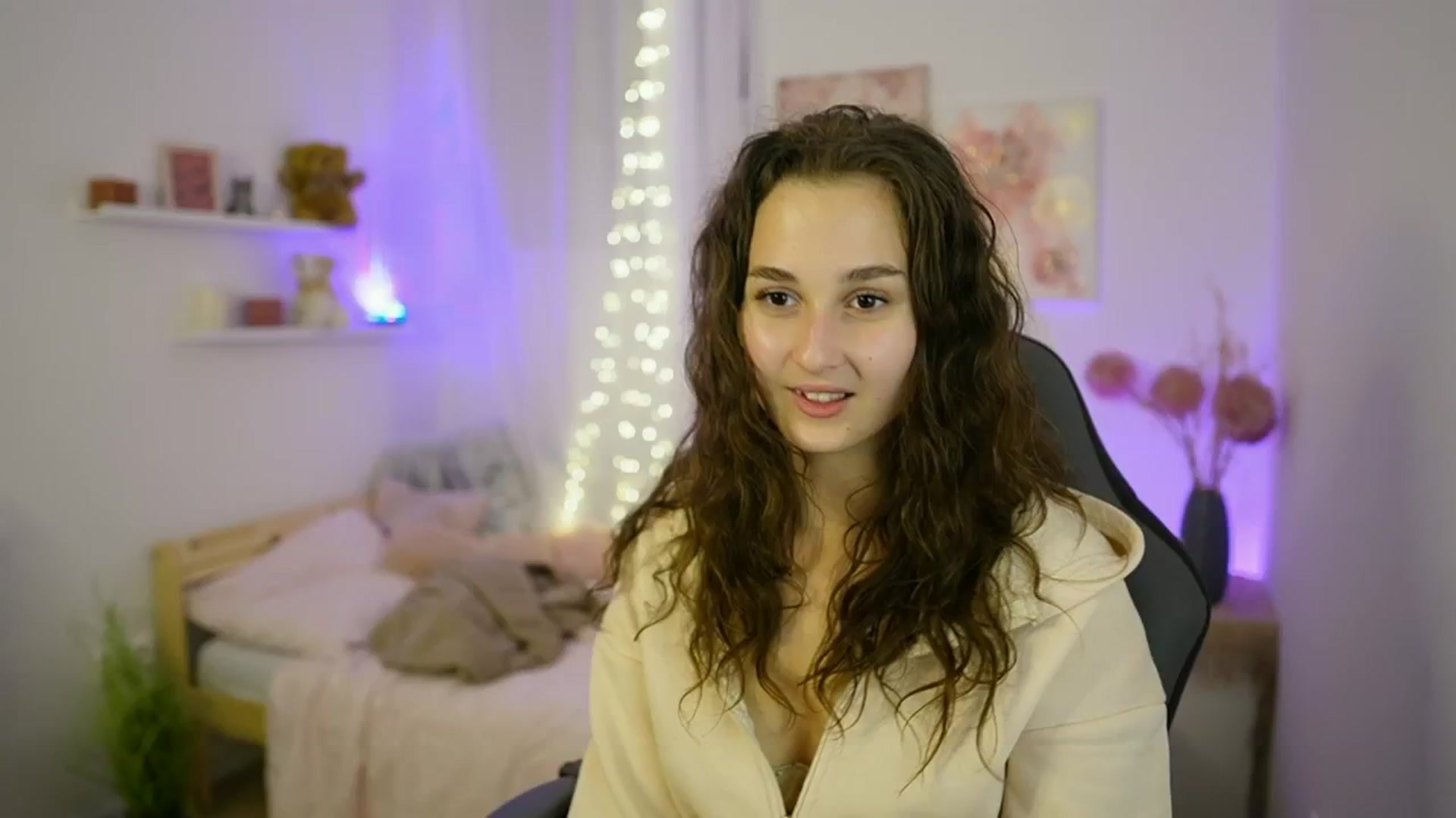 Gallery image thumbnail from Anita_Grey_'s myfreecams stream on, 09/27/2025, 19:21 image 19 of 20