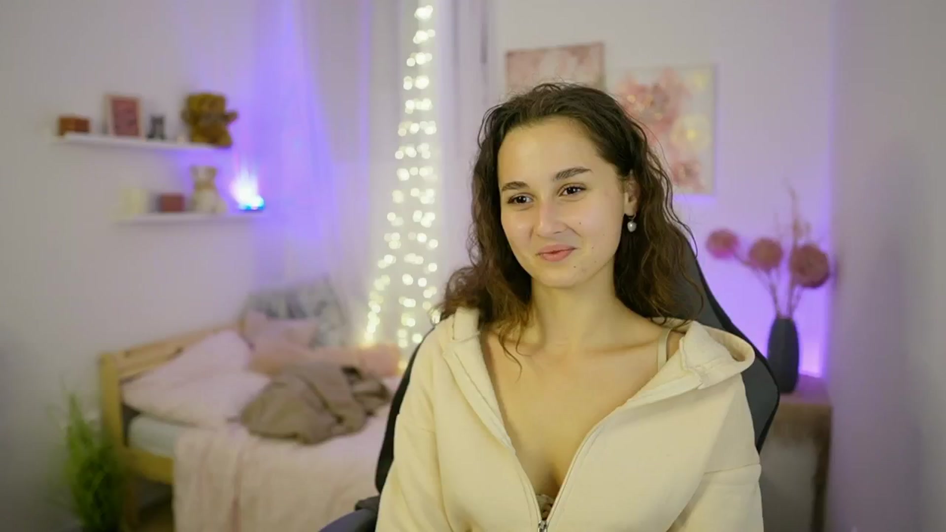 Gallery image thumbnail from Anita_Grey_'s myfreecams stream on, 09/27/2025, 19:21 image 13 of 20