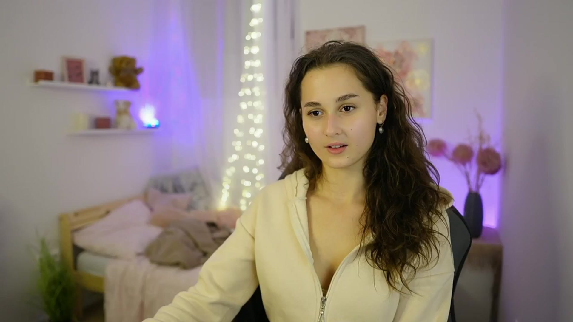 Gallery image thumbnail from Anita_Grey_'s myfreecams stream on, 09/27/2025, 19:21 image 7 of 20