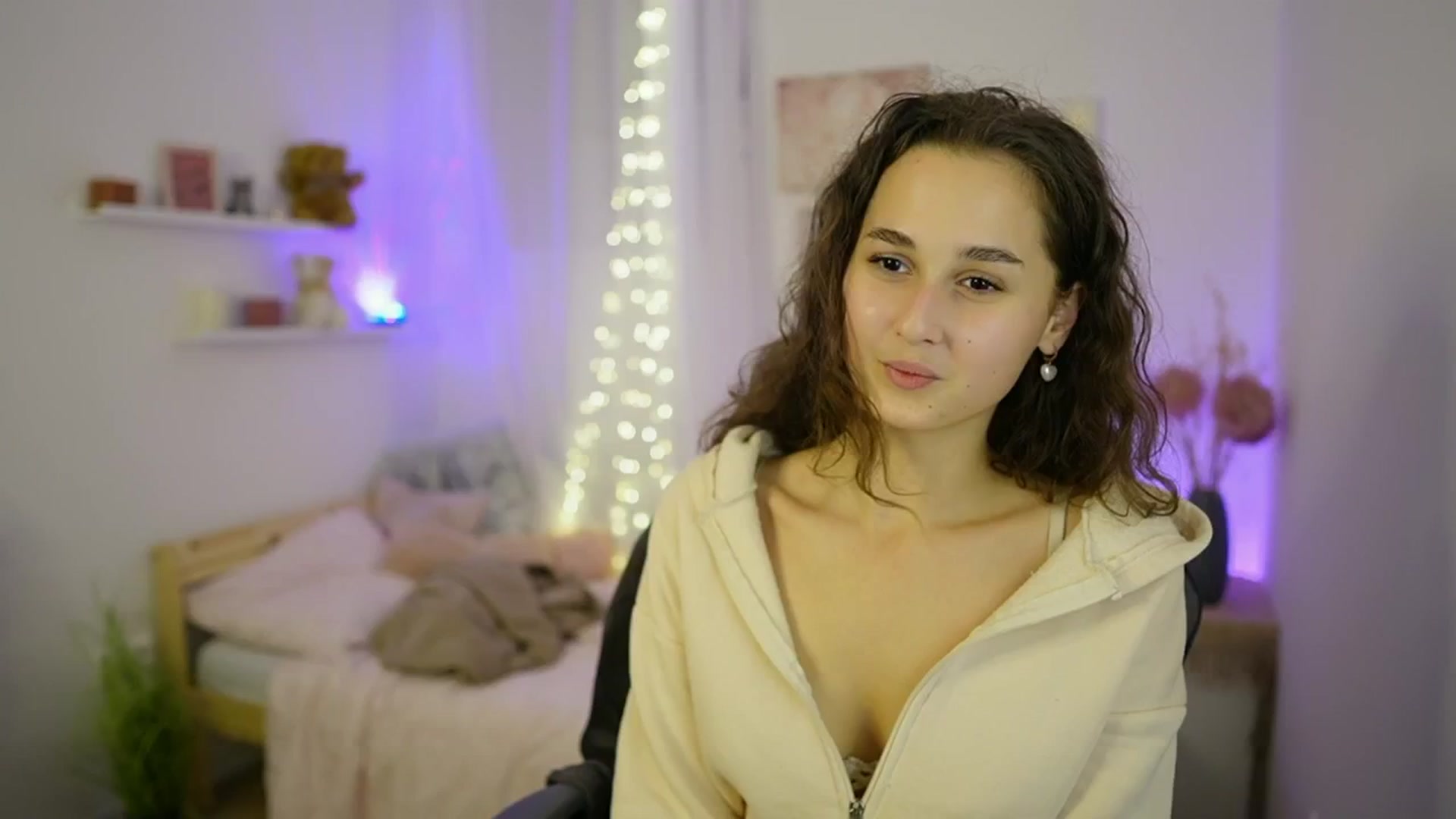 Gallery image thumbnail from Anita_Grey_'s myfreecams stream on, 09/27/2025, 19:21 image 14 of 20