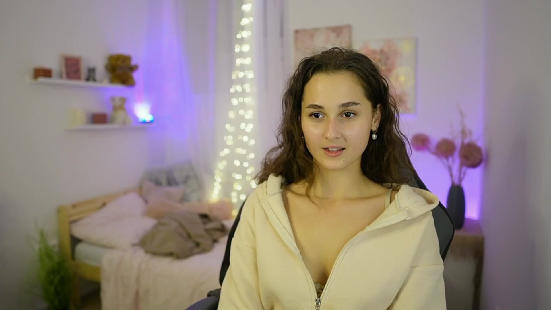 Gallery image thumbnail from Anita_Grey_'s myfreecams stream on, 09/27/2025, 19:21 image 12 of 20