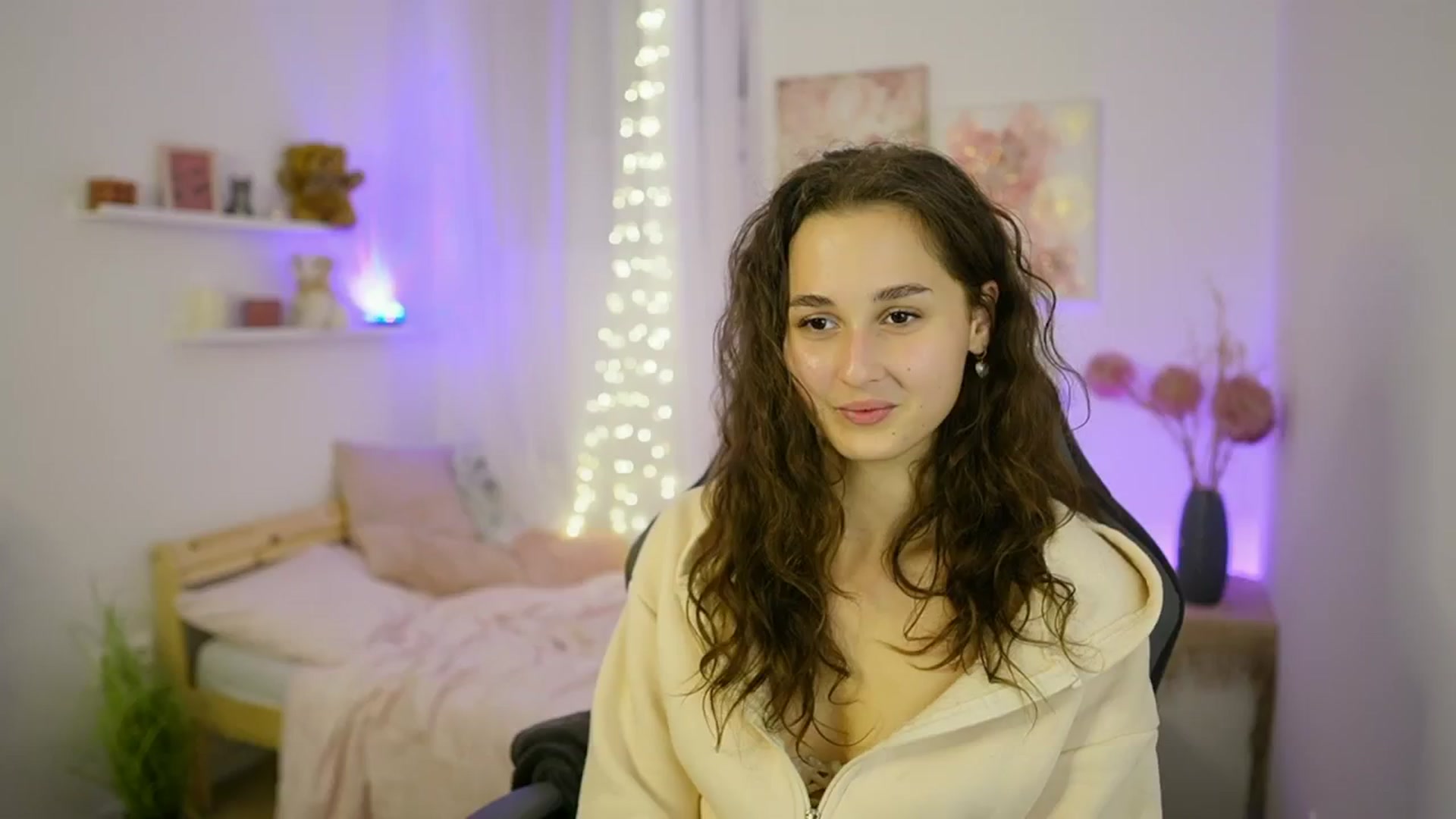 Gallery image thumbnail from Anita_Grey_'s myfreecams stream on, 09/27/2025, 20:42 image 13 of 20