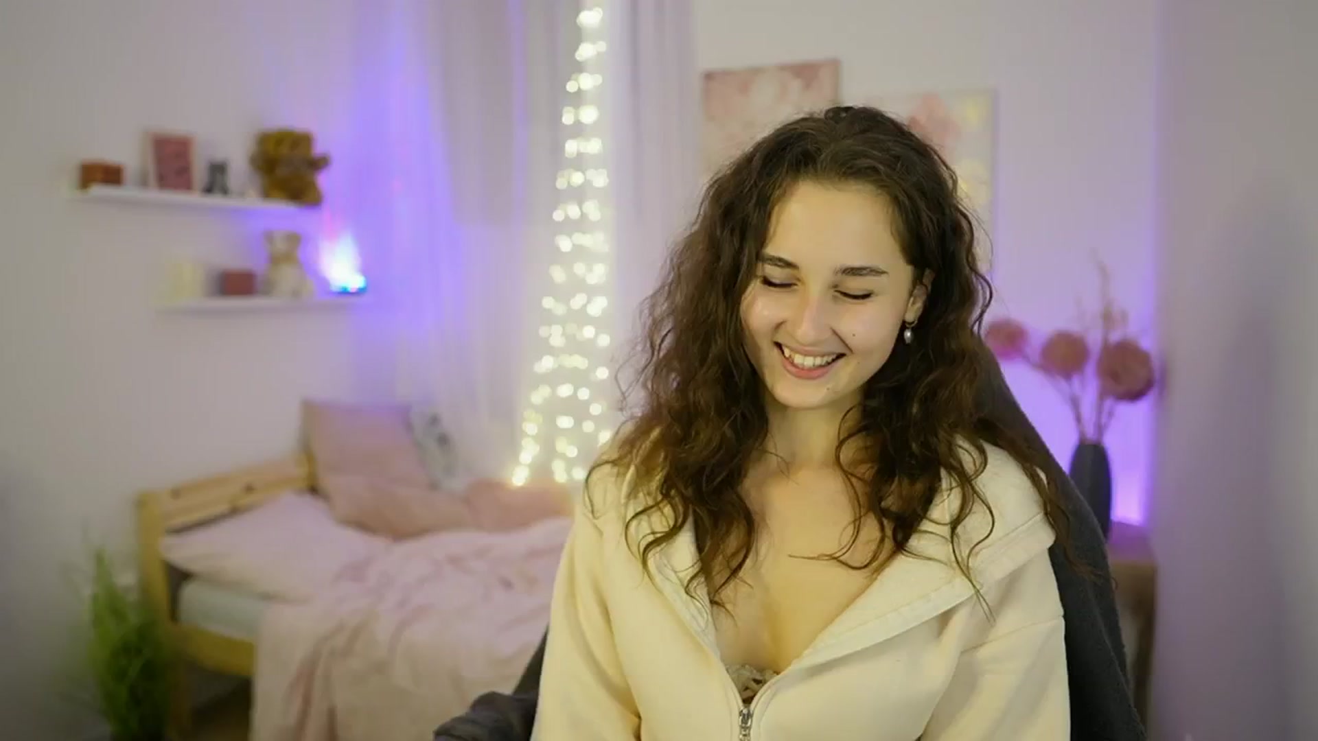 Gallery image thumbnail from Anita_Grey_'s myfreecams stream on, 09/27/2025, 21:55 image 5 of 20
