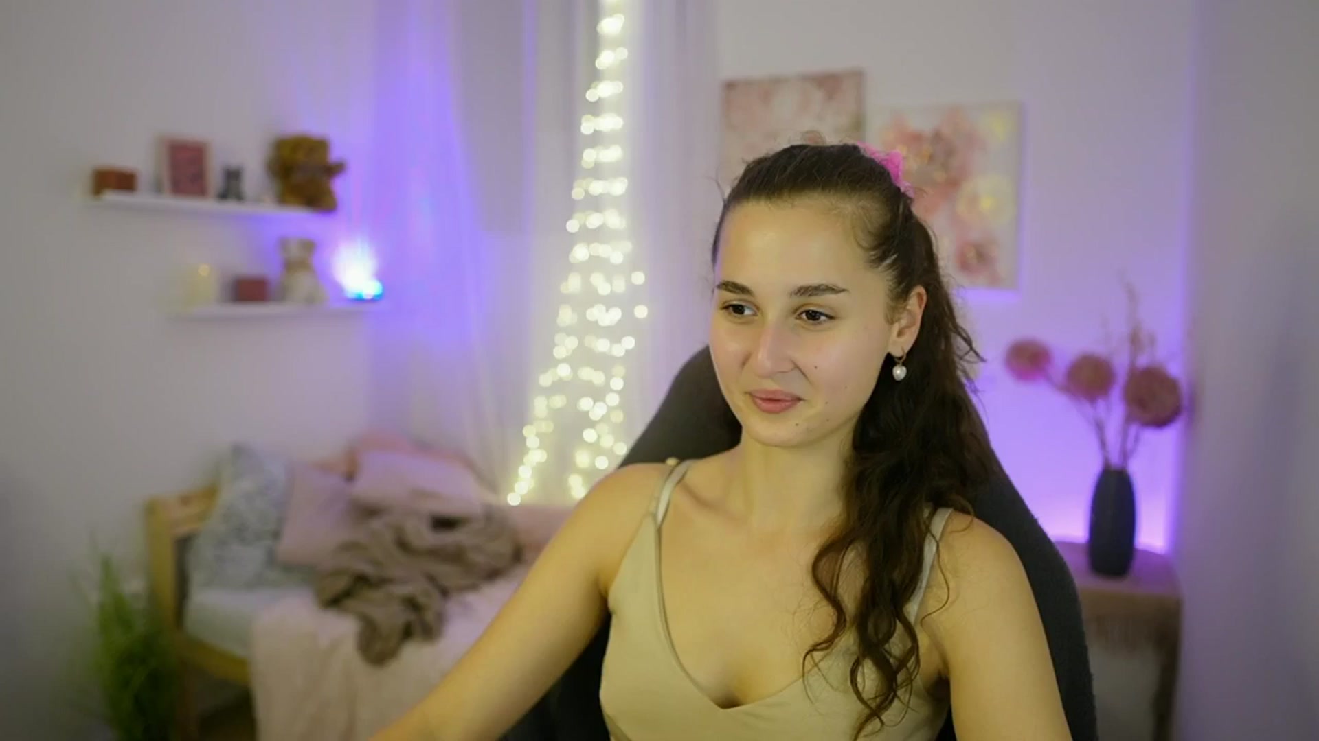 Gallery image thumbnail from Anita_Grey_'s myfreecams stream on, 09/28/2025, 20:14 image 17 of 20
