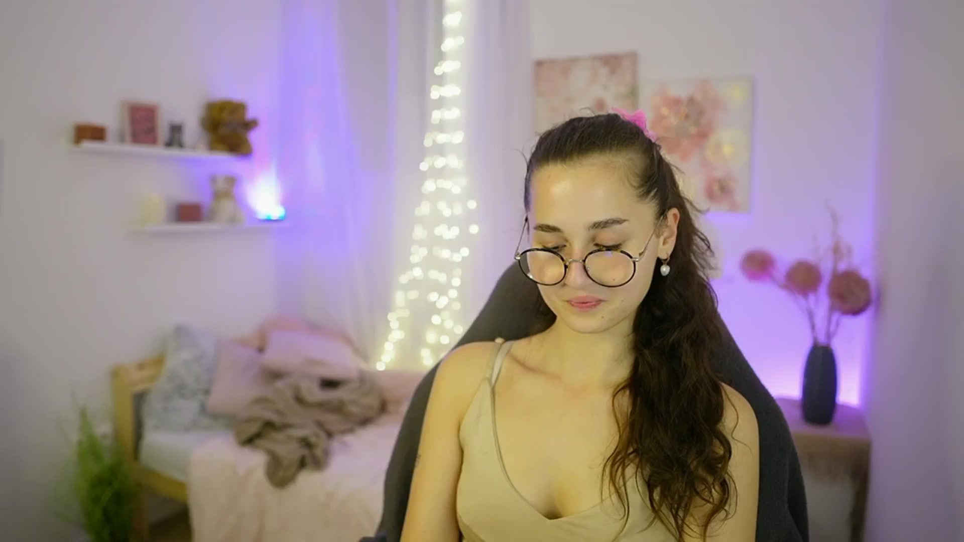 Gallery image thumbnail from Anita_Grey_'s myfreecams stream on, 09/28/2025, 20:14 image 13 of 20