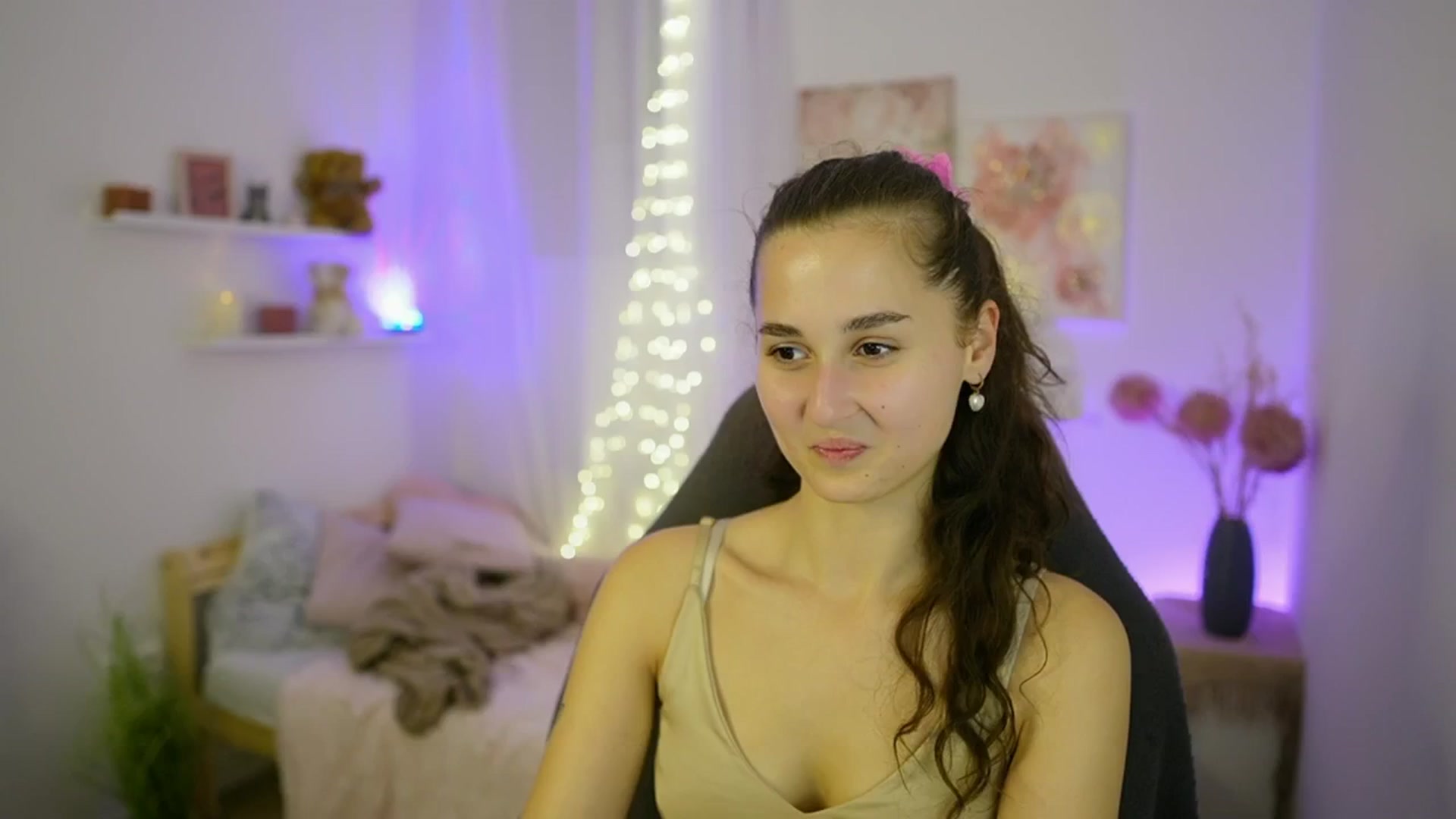 Gallery image thumbnail from Anita_Grey_'s myfreecams stream on, 09/28/2025, 20:14 image 15 of 20