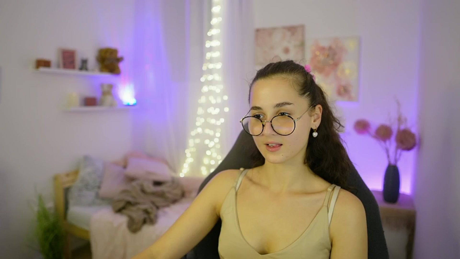 Gallery image thumbnail from Anita_Grey_'s myfreecams stream on, 09/28/2025, 20:14 image 9 of 20