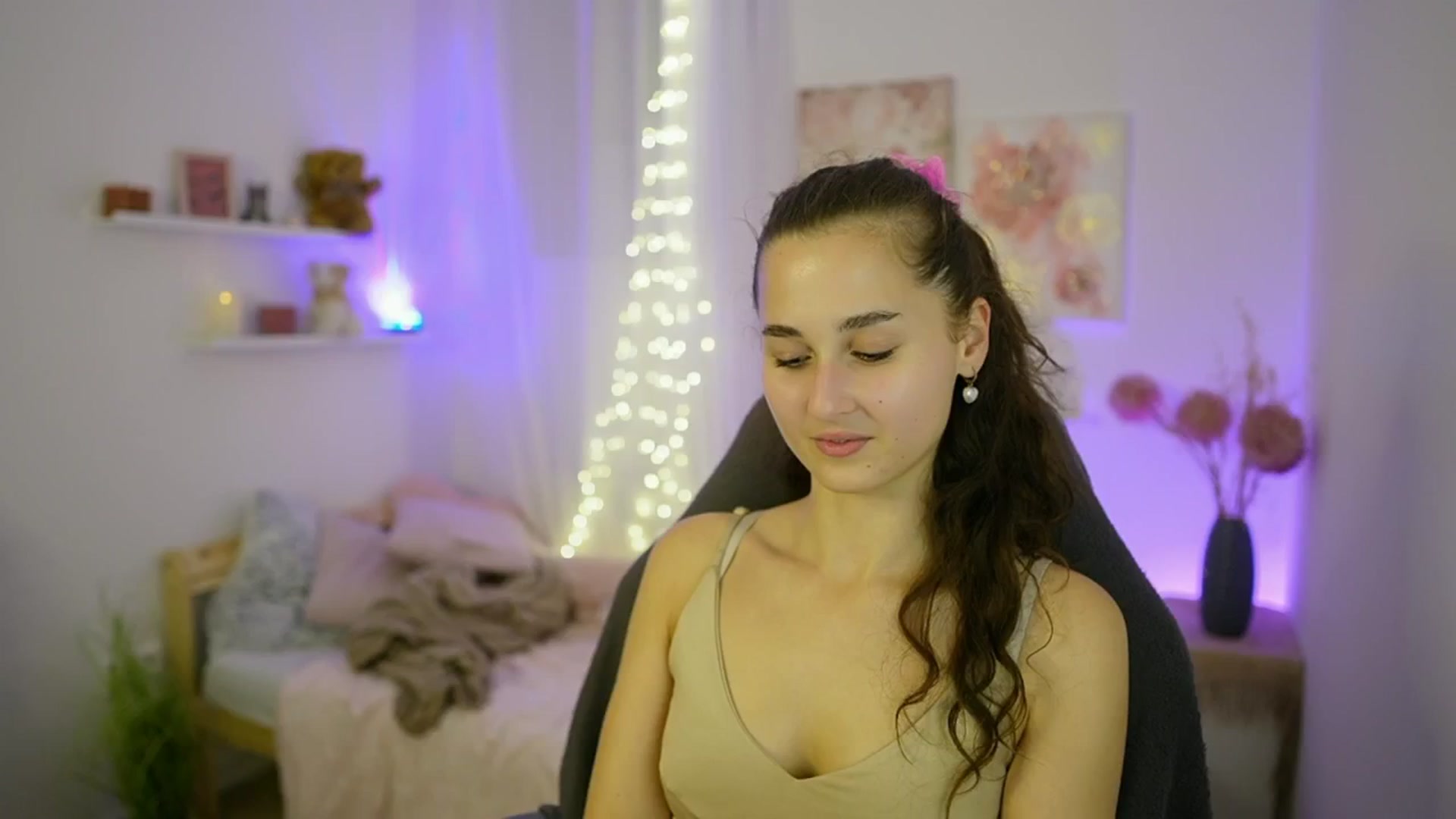Gallery image thumbnail from Anita_Grey_'s myfreecams stream on, 09/28/2025, 20:14 image 16 of 20