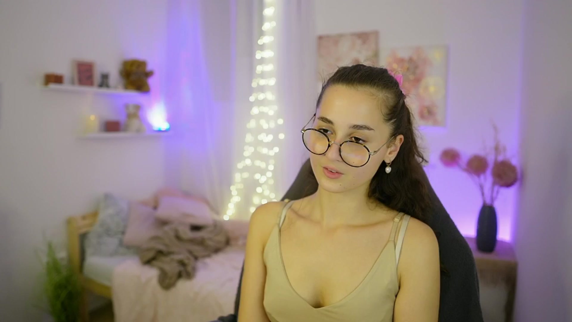 Gallery image thumbnail from Anita_Grey_'s myfreecams stream on, 09/28/2025, 20:14 image 10 of 20