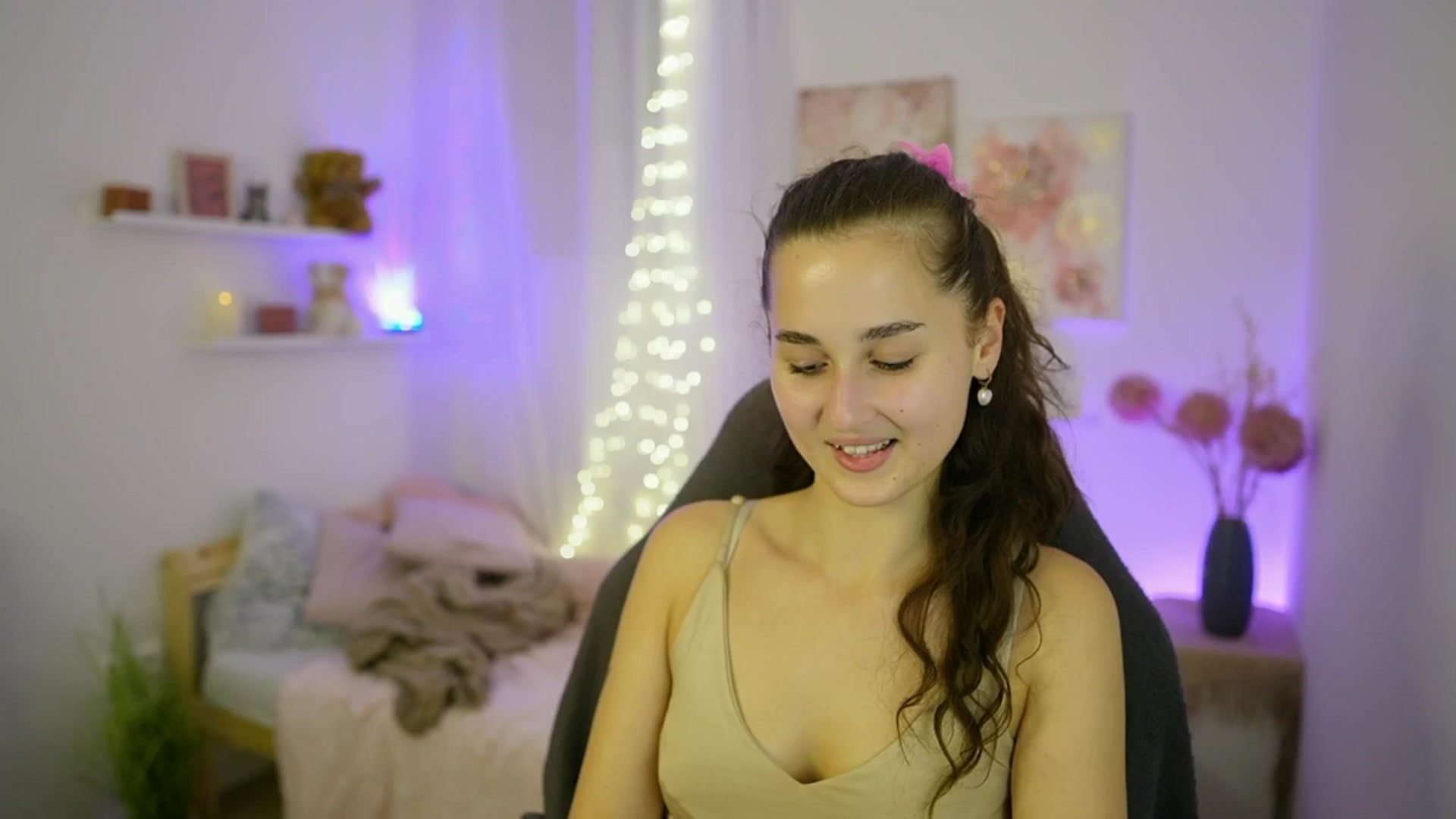 Gallery image thumbnail from Anita_Grey_'s myfreecams stream on, 09/28/2025, 20:14 image 14 of 20