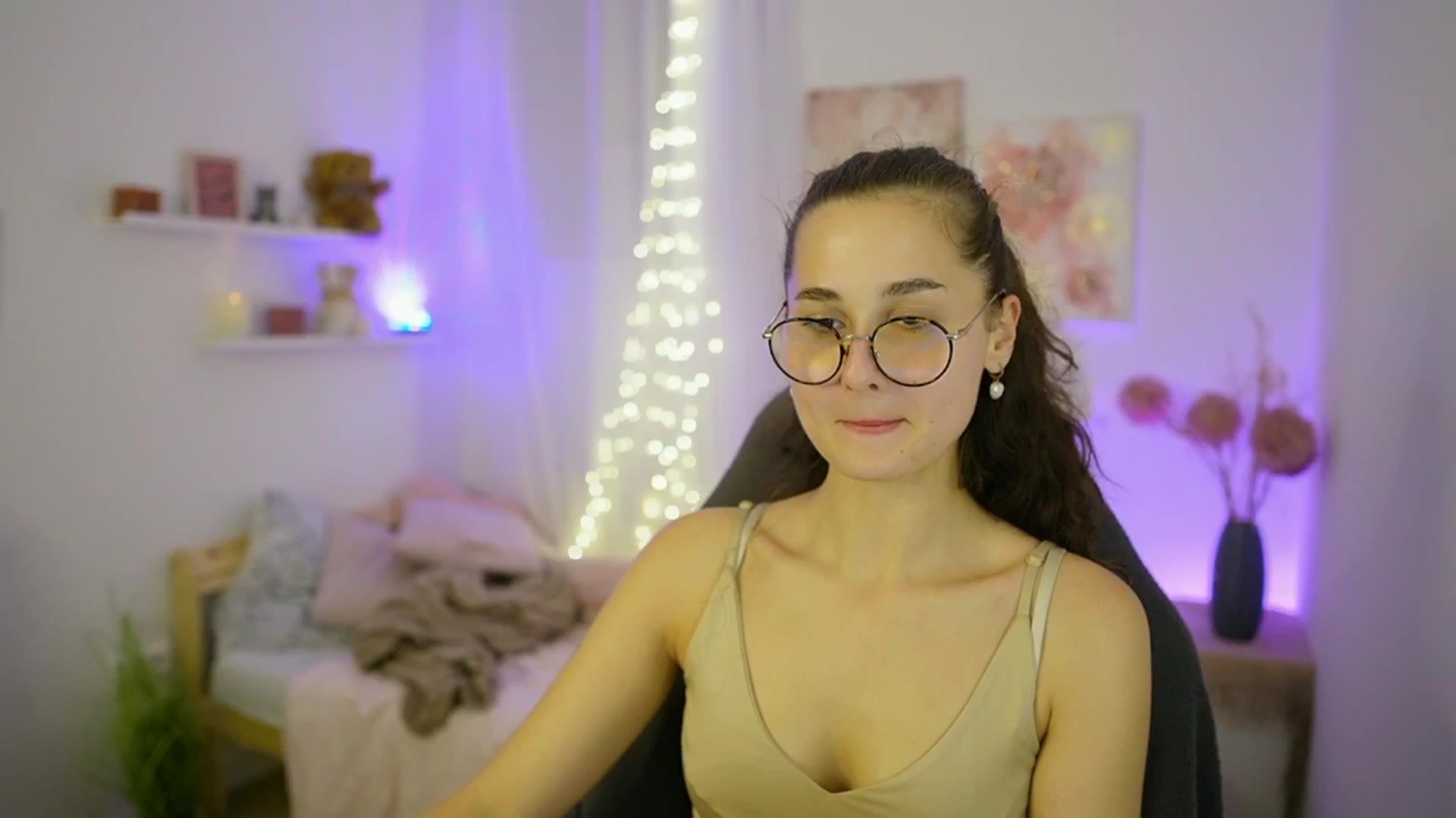 Gallery image thumbnail from Anita_Grey_'s myfreecams stream on, 09/28/2025, 20:14 image 5 of 20