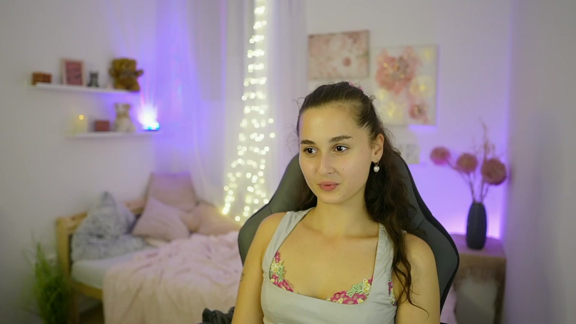 Gallery image thumbnail from Anita_Grey_'s myfreecams stream on, 09/28/2025, 21:57 image 19 of 20