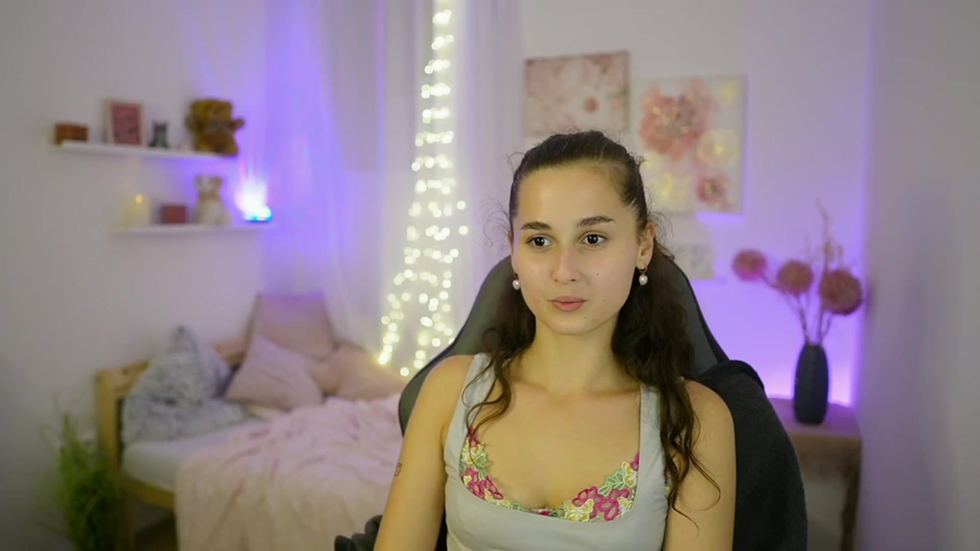 Gallery image thumbnail from Anita_Grey_'s myfreecams stream on, 09/28/2025, 21:57 image 13 of 20