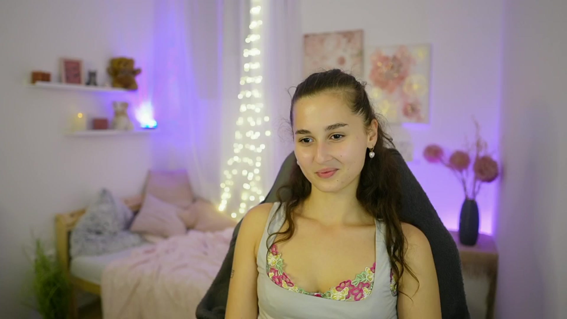 Gallery image thumbnail from Anita_Grey_'s myfreecams stream on, 09/28/2025, 21:57 image 7 of 20