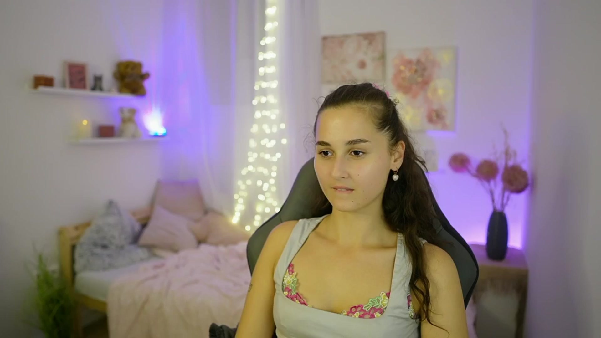 Gallery image thumbnail from Anita_Grey_'s myfreecams stream on, 09/28/2025, 21:57 image 17 of 20