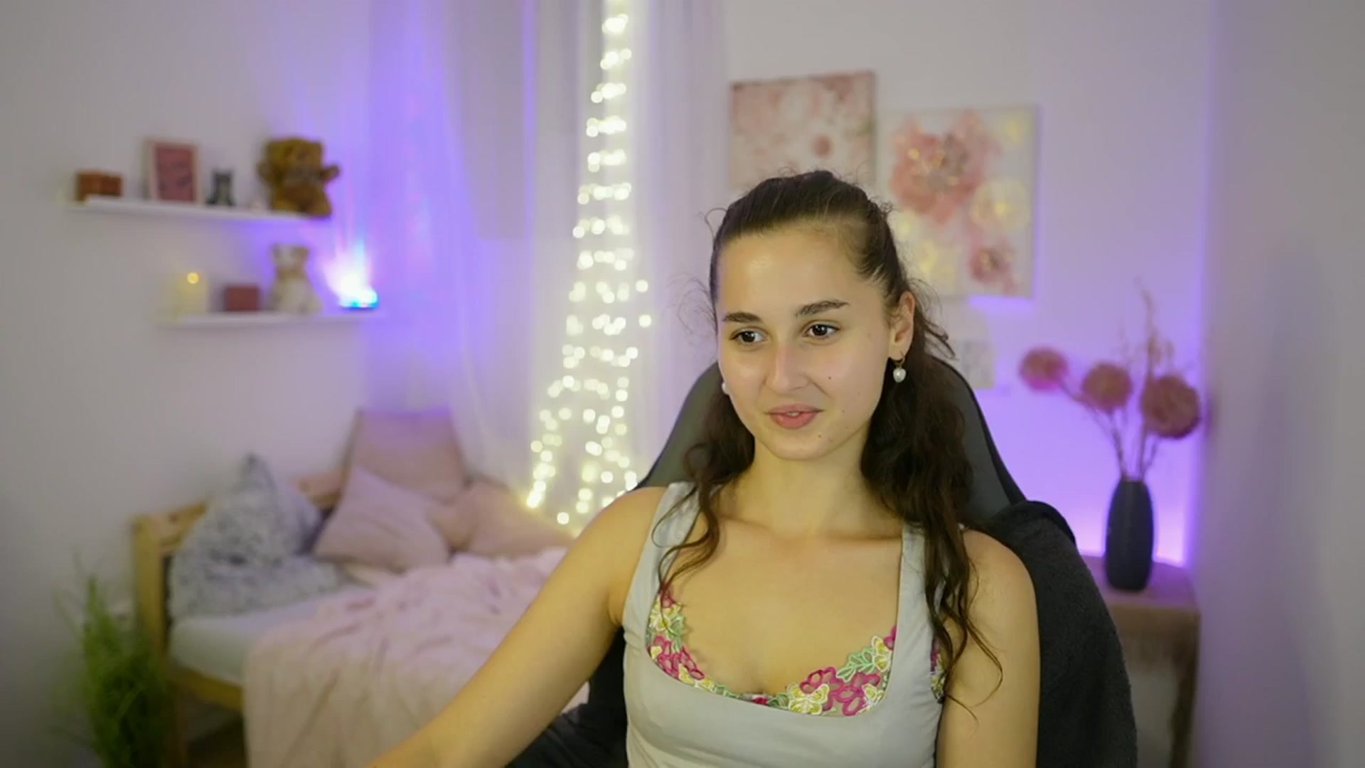 Gallery image thumbnail from Anita_Grey_'s myfreecams stream on, 09/28/2025, 21:57 image 12 of 20