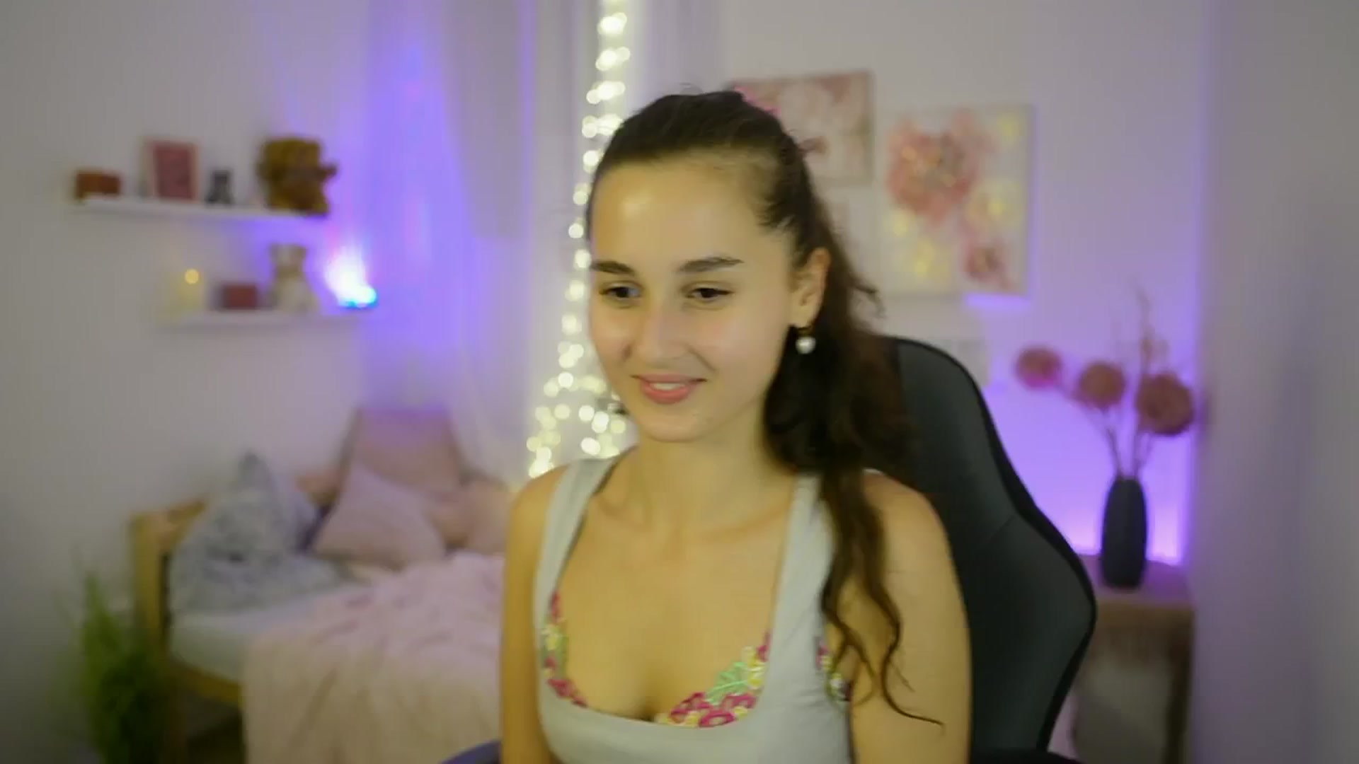 Gallery image thumbnail from Anita_Grey_'s myfreecams stream on, 09/28/2025, 21:57 image 15 of 20