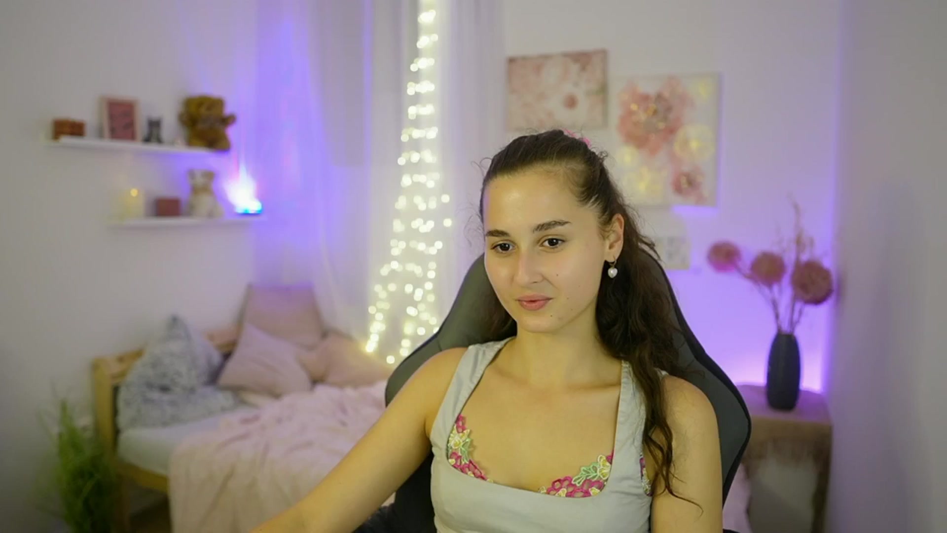 Gallery image thumbnail from Anita_Grey_'s myfreecams stream on, 09/28/2025, 21:57 image 16 of 20