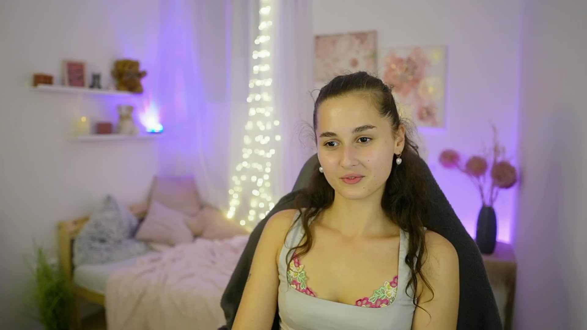 Gallery image thumbnail from Anita_Grey_'s myfreecams stream on, 09/28/2025, 21:57 image 3 of 20
