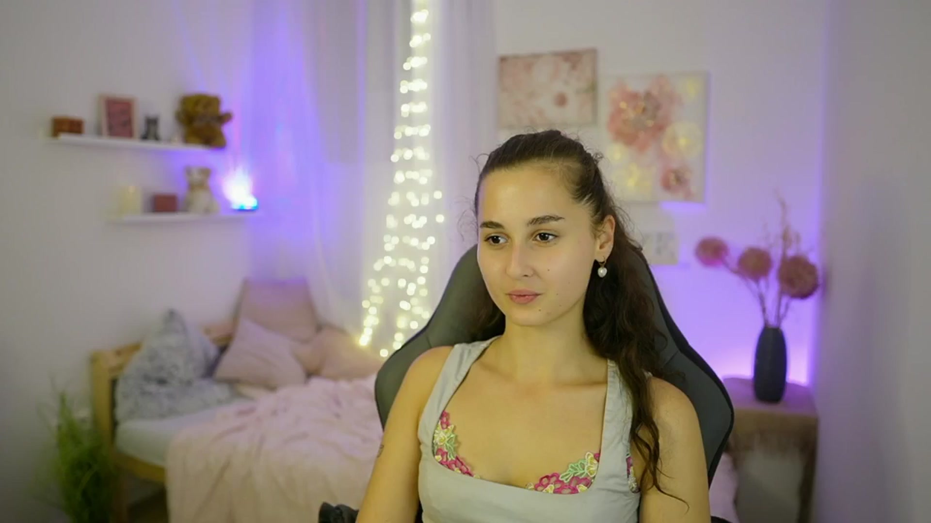 Gallery image thumbnail from Anita_Grey_'s myfreecams stream on, 09/28/2025, 21:57 image 18 of 20