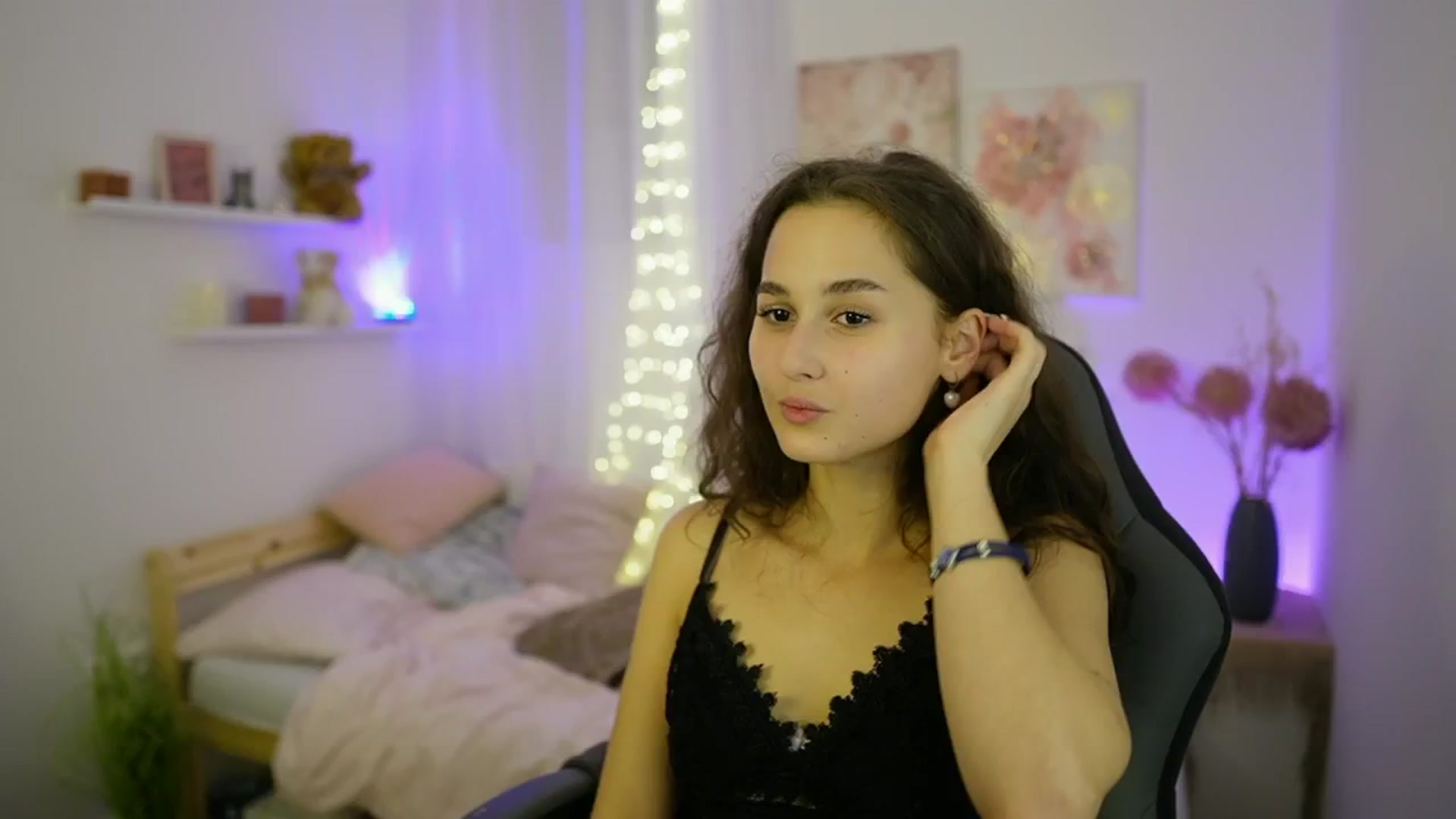 Gallery image thumbnail from Anita_Grey_'s myfreecams stream on, 10/02/2025, 22:32 image 10 of 20