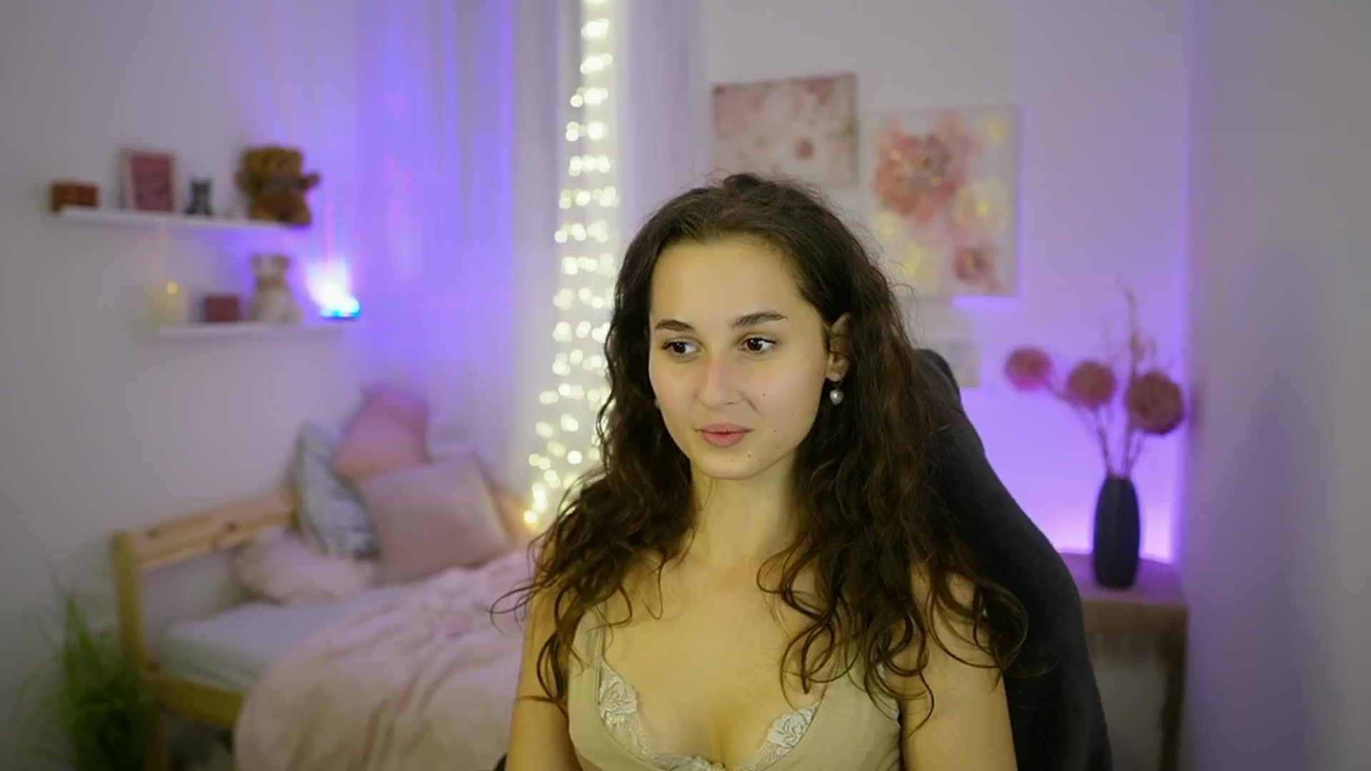 Gallery image thumbnail from Anita_Grey_'s myfreecams stream on, 10/03/2025, 23:29 image 6 of 20